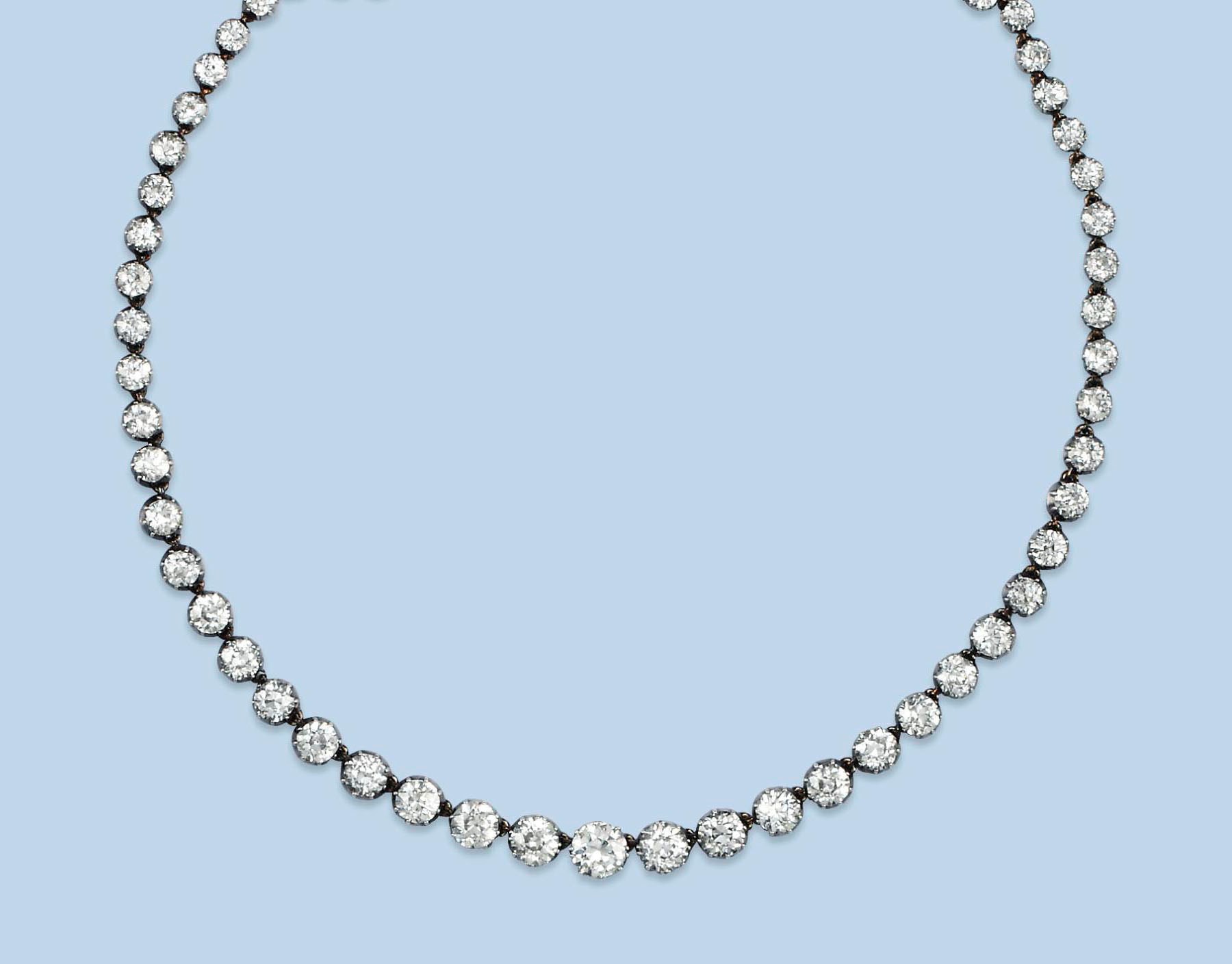 AN ANTIQUE RIVIÉRE NECKLACE