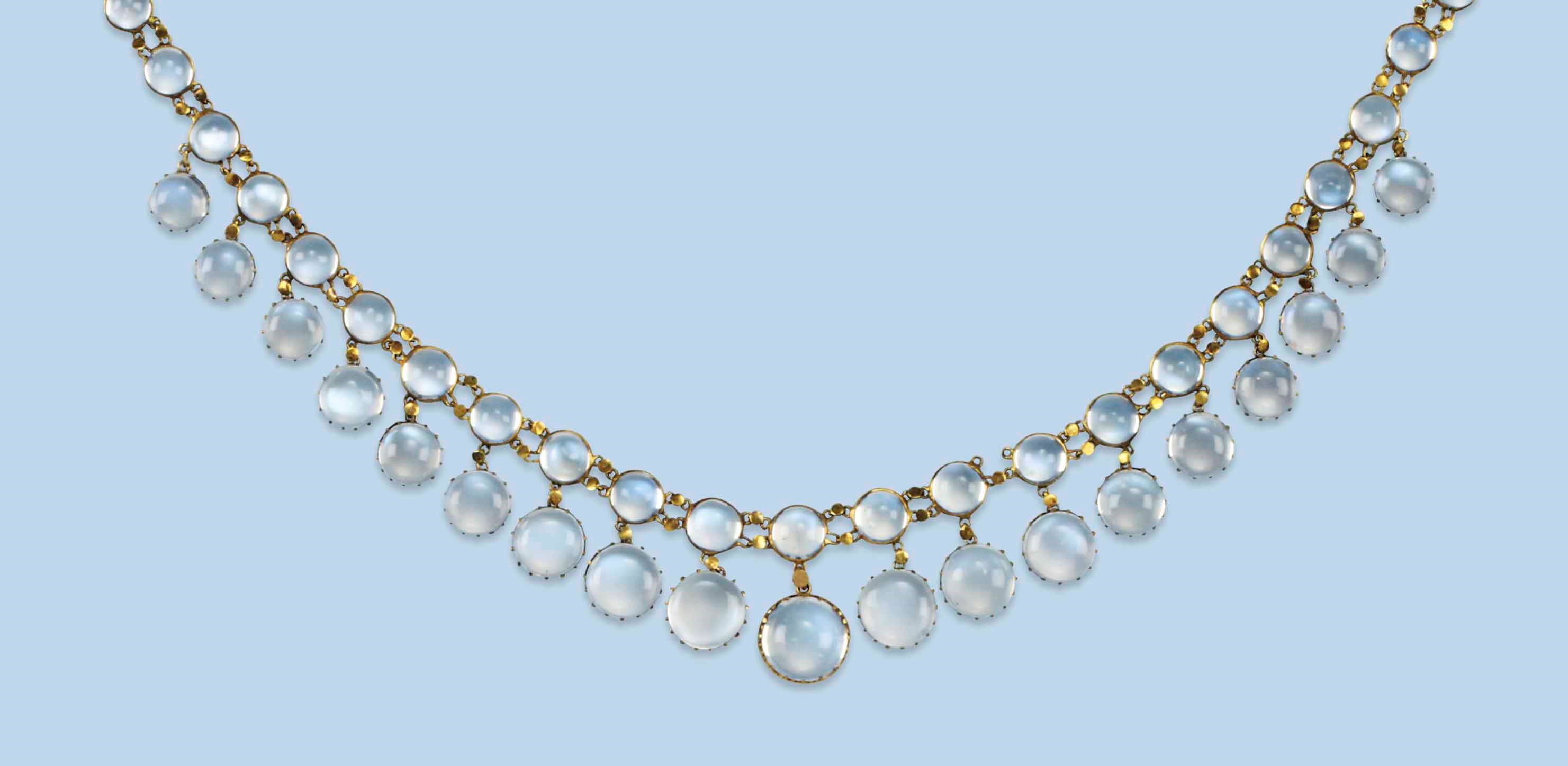 AN ANTIQUE MOONSTONE NECKLACE