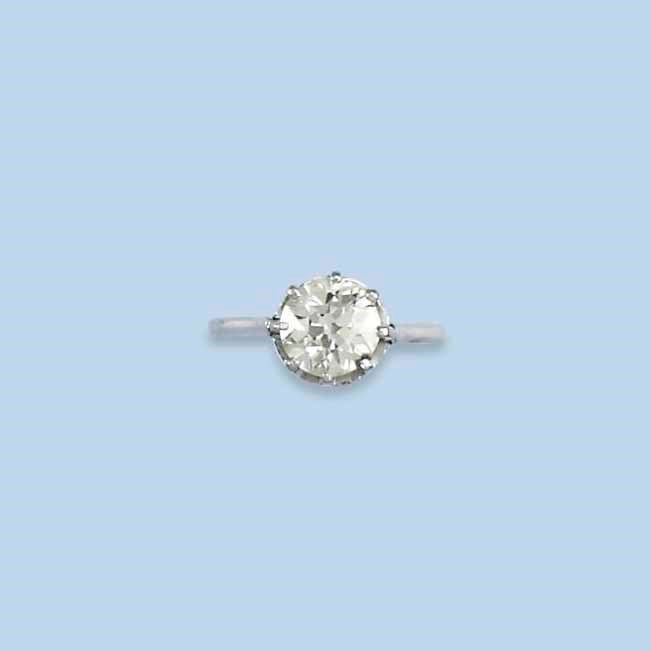 A DIAMOND SINGLE-STONE RING