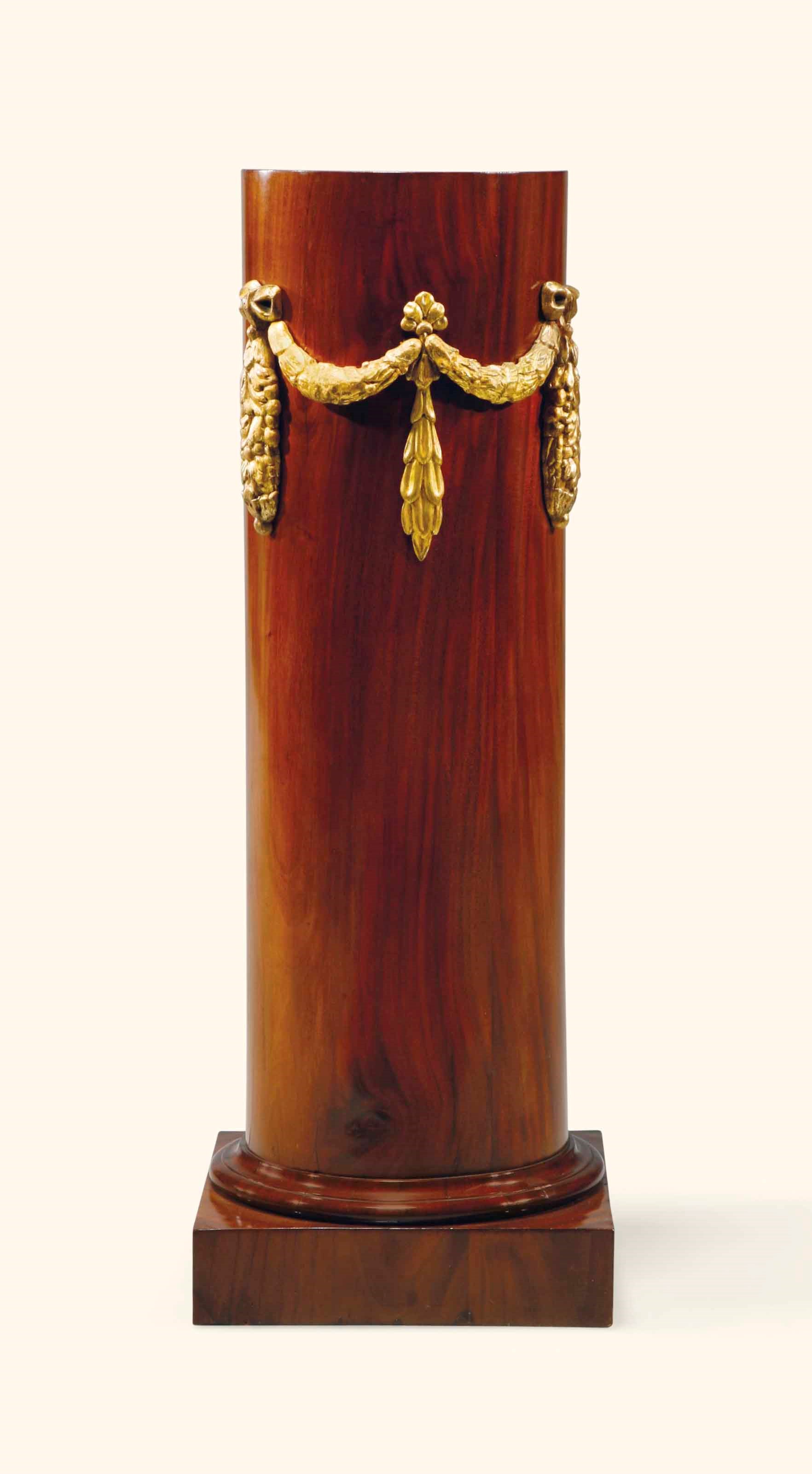 GAINE DE STYLE NEOCLASSIQUE