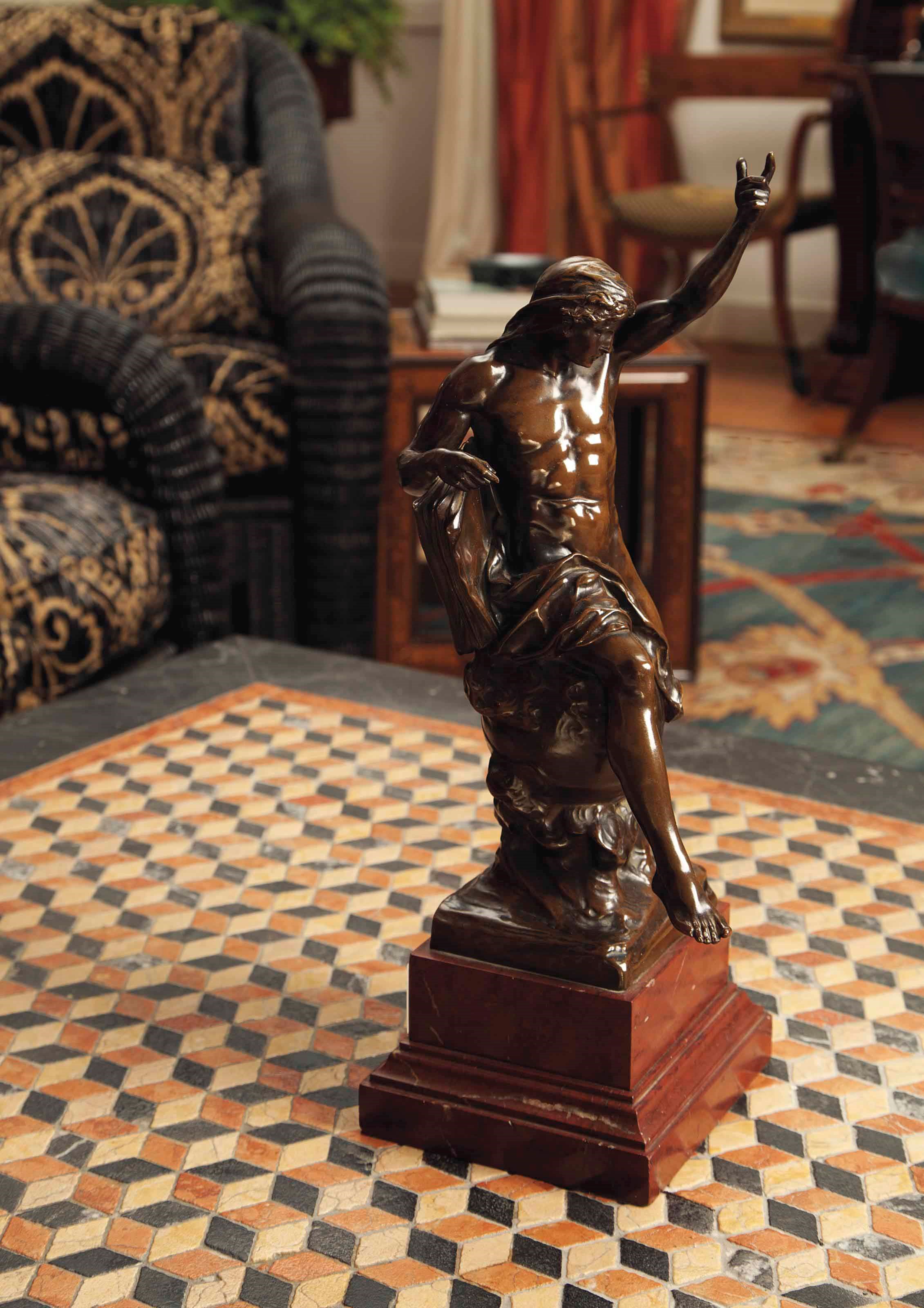 FIGURE EN BRONZE REPRESENTANT UN HOMME DRAPE SUR UN GLOBE