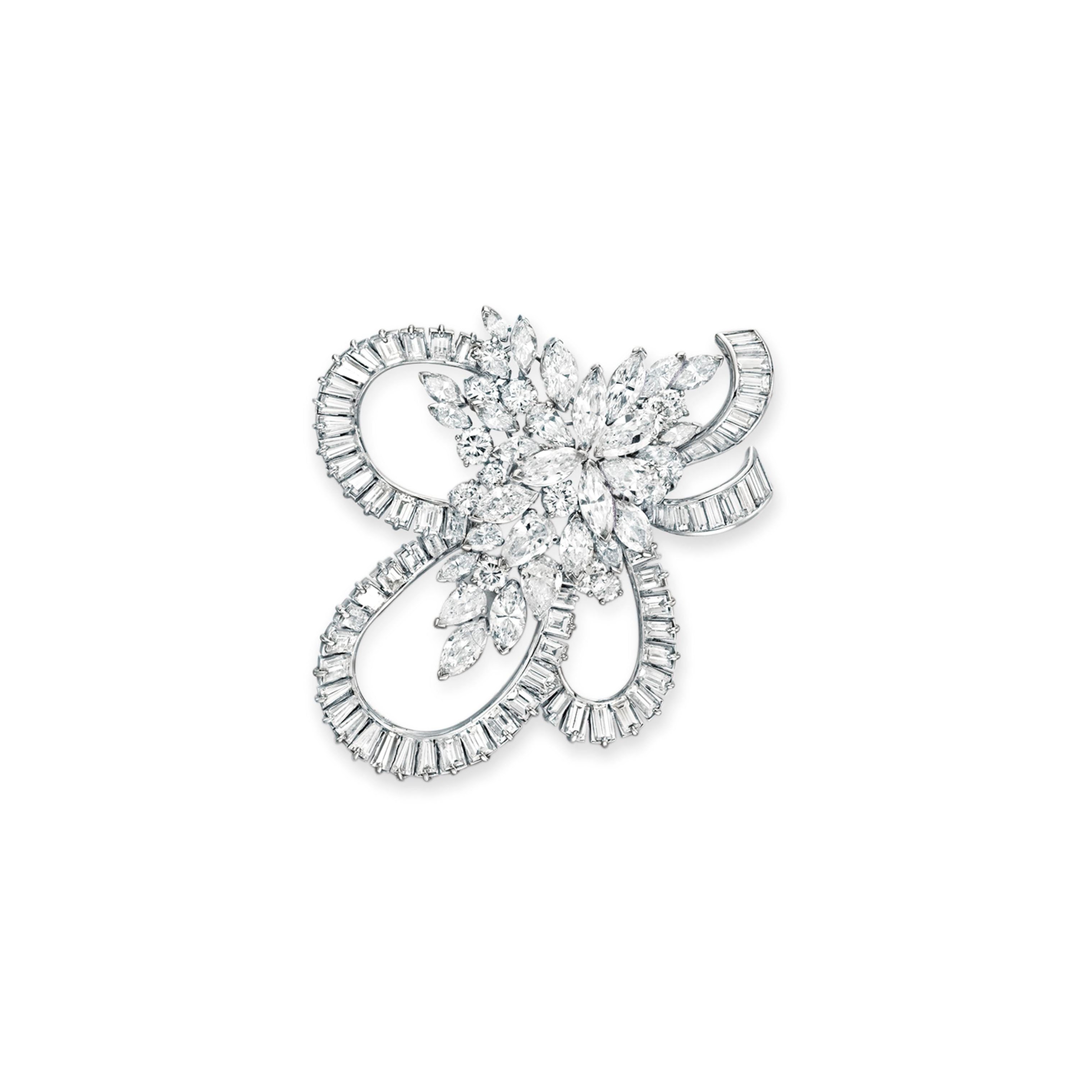 A DIAMOND BROOCH