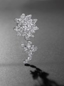 AN IMPRESSIVE DIAMOND BROOCH