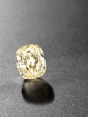 AN UNMOUNTED COLOURED DIAMOND