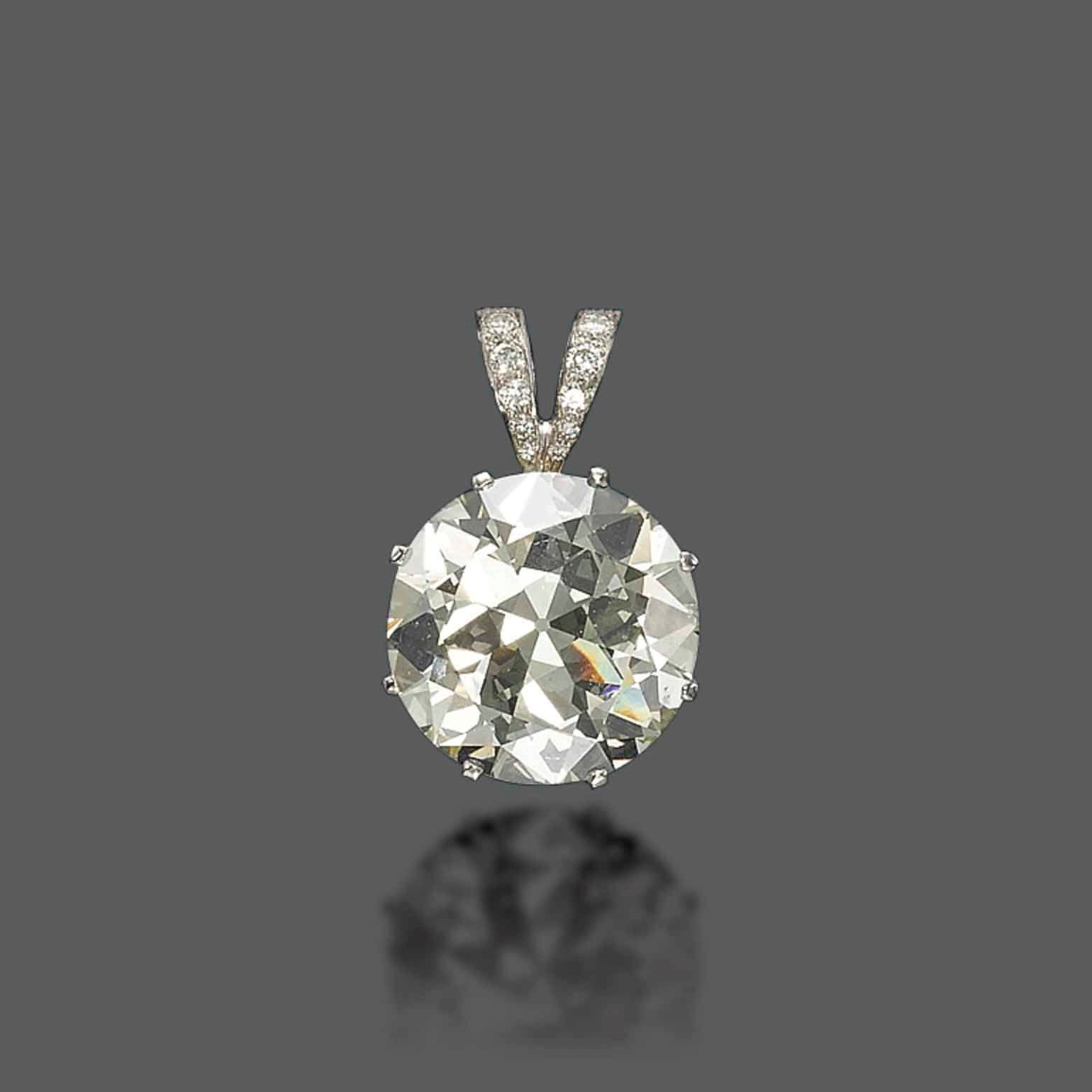 A DIAMOND PENDANT
