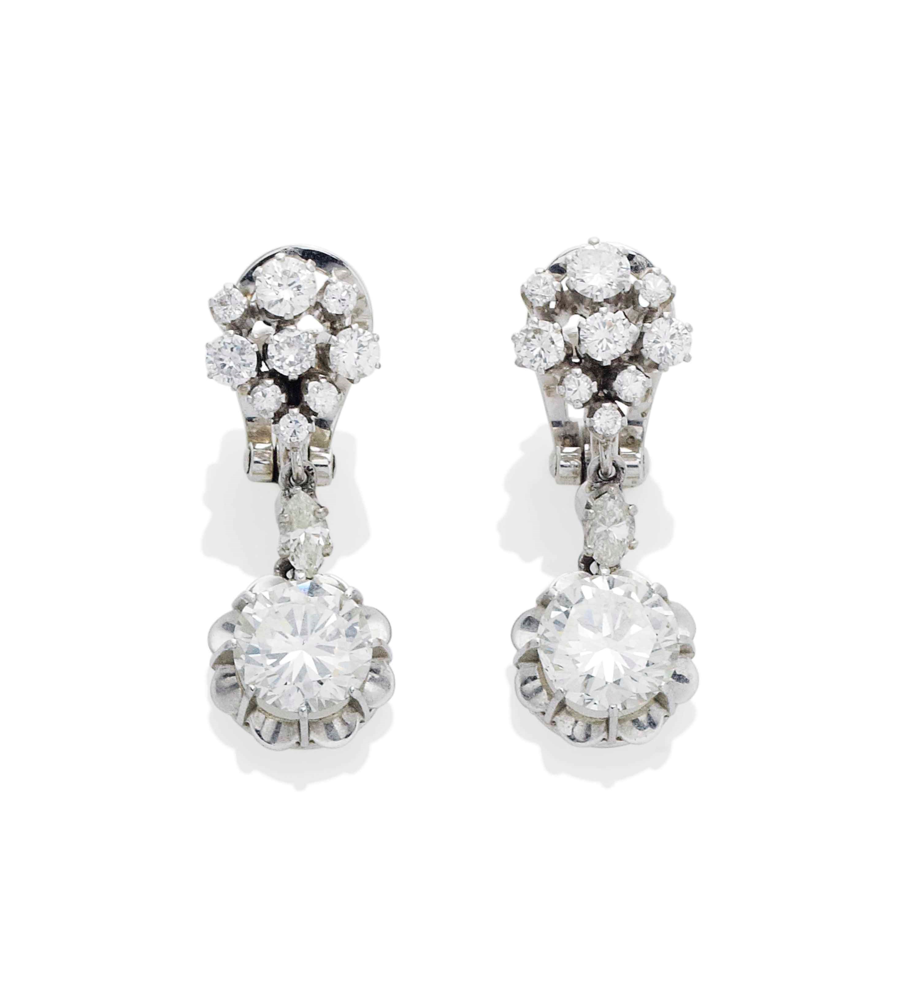 PAIRE DE PENDANTS D'OREILLES DIAMANTS