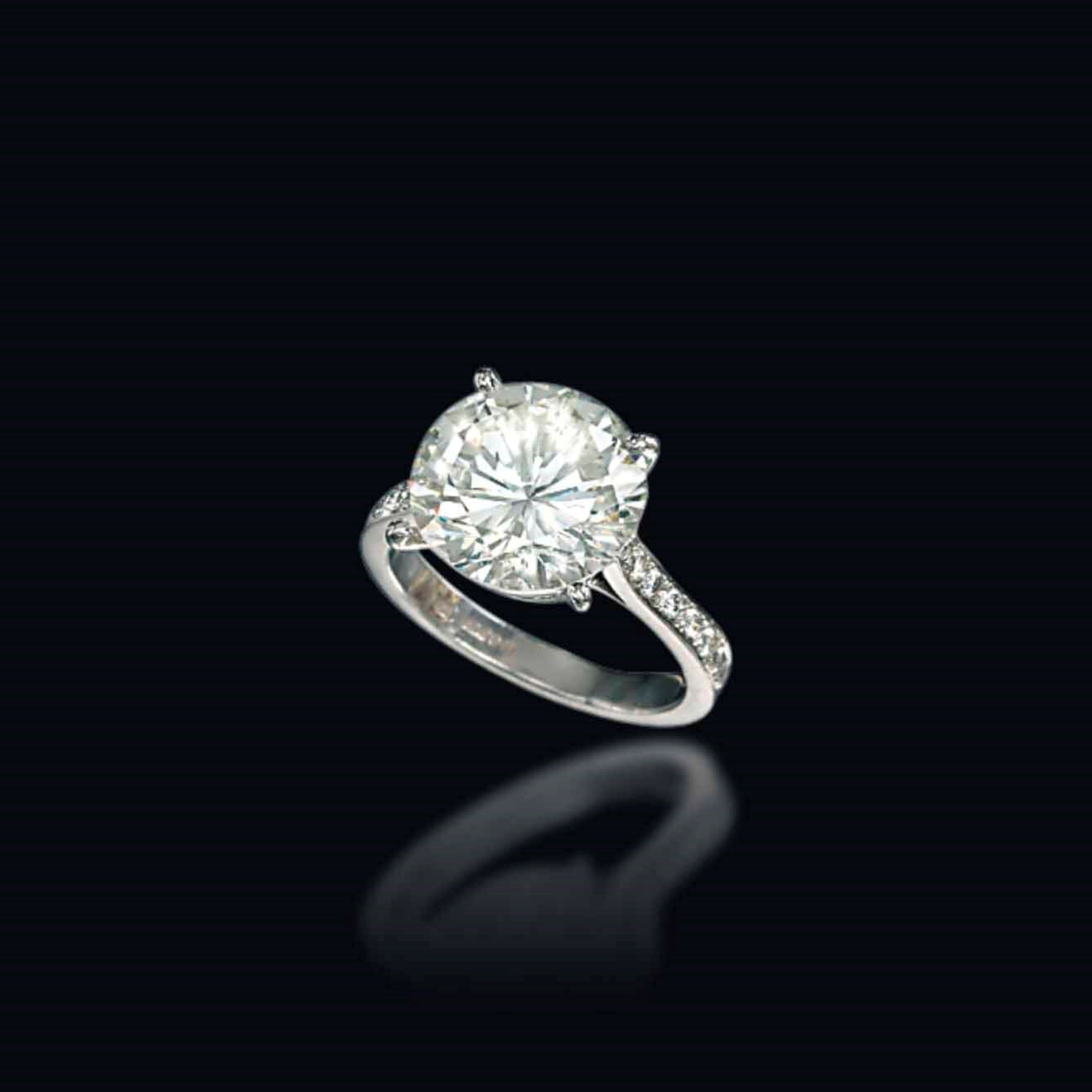 A SINGLE-STONE DIAMOND RING