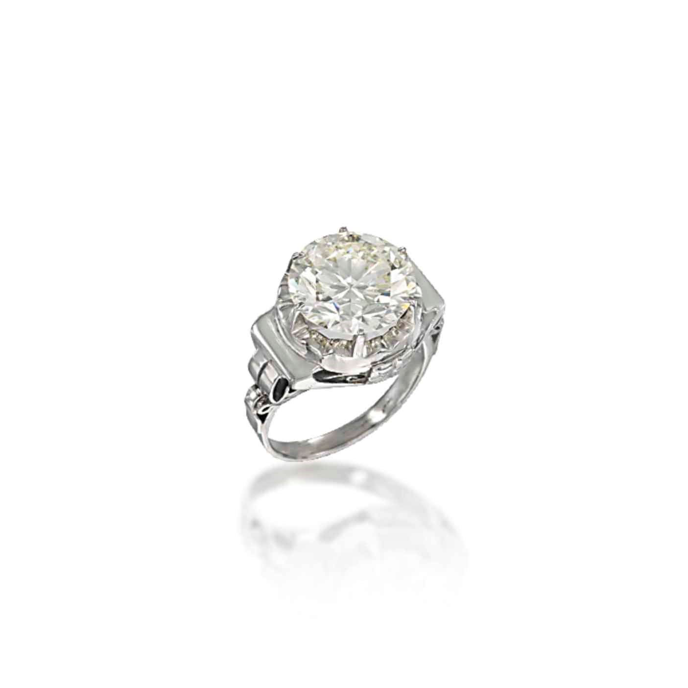 A SINGLE-STONE DIAMOND RING