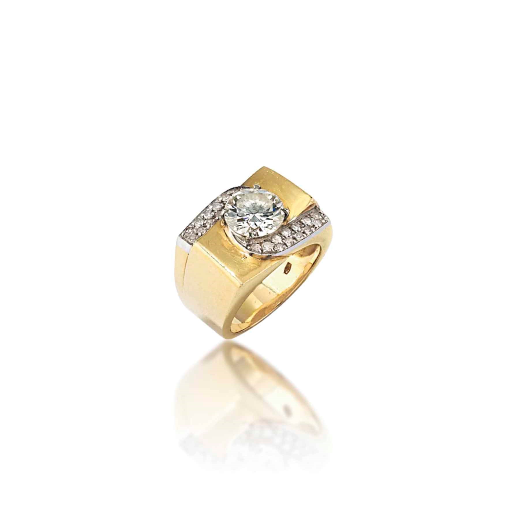 A RETRO DIAMOND COCKTAIL RING