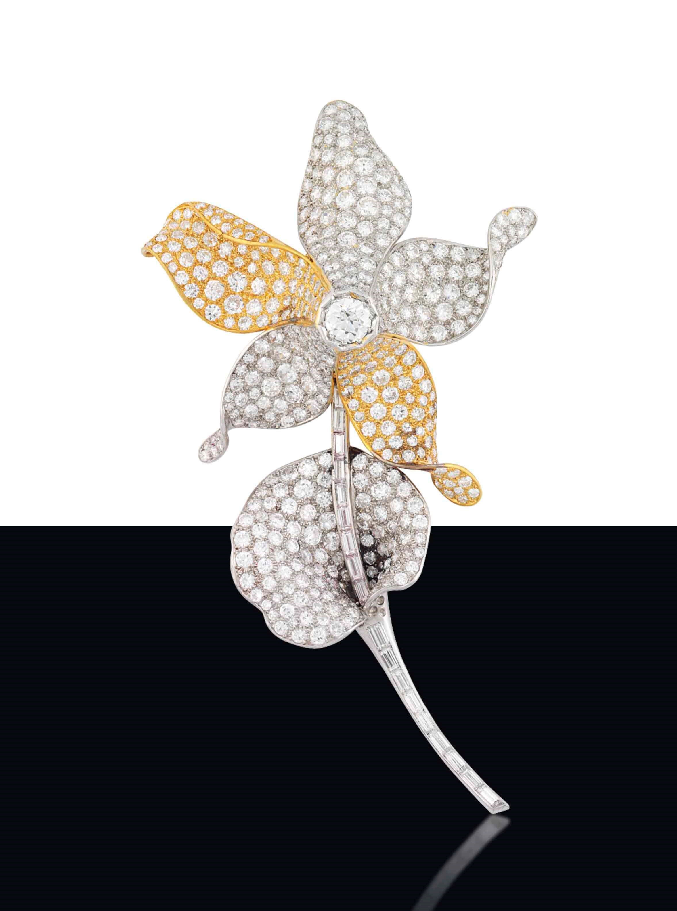 A DIAMOND FLOWER BROOCH
