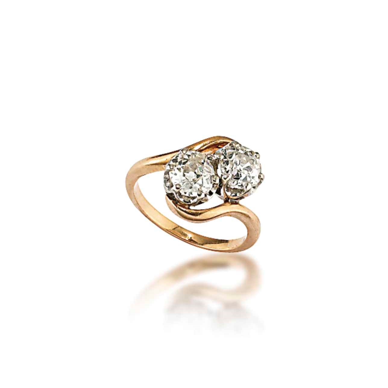 A DIAMOND CROSS-OVER RING