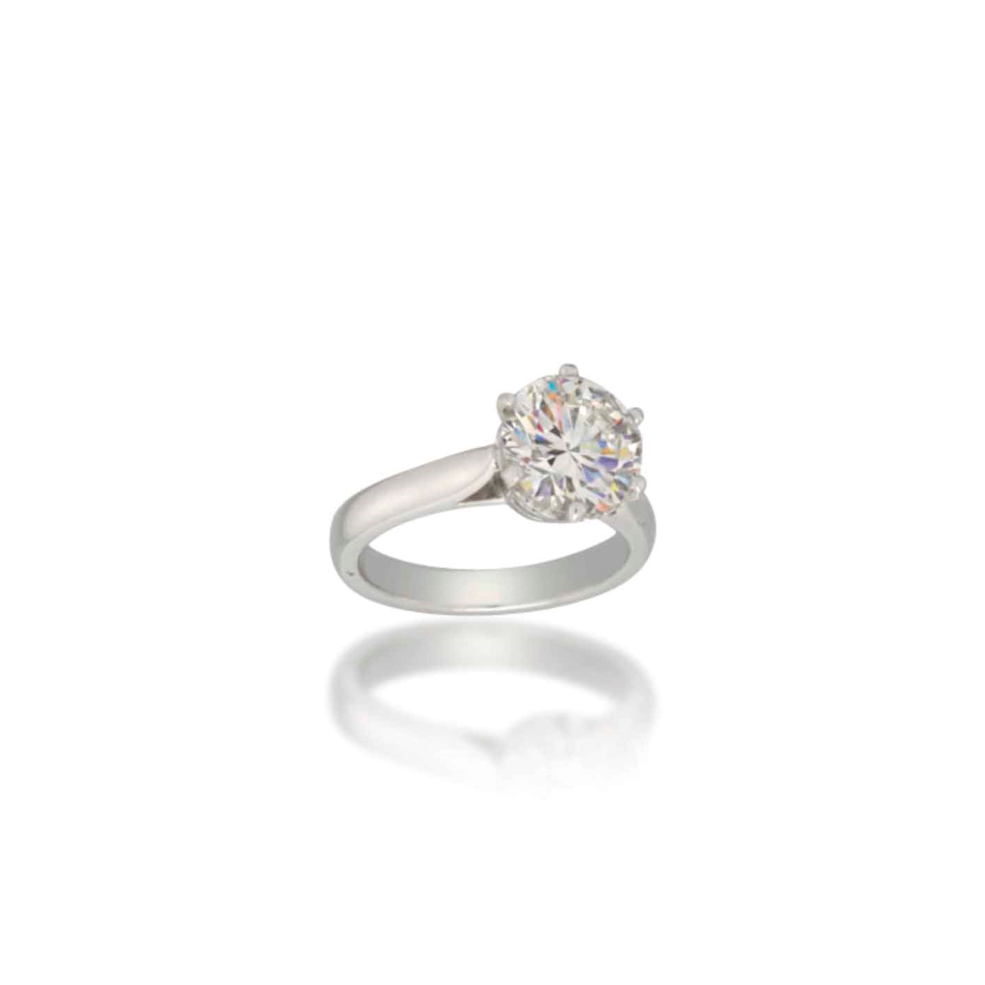 A SINGLE-STONE DIAMOND RING