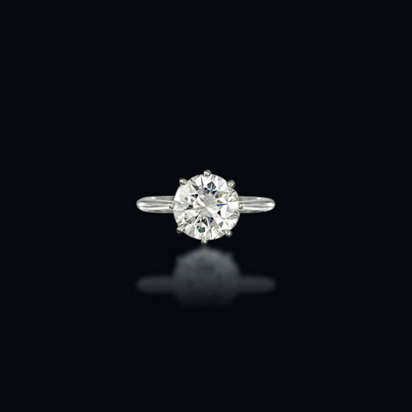 A SINGLE-STONE DIAMOND RING