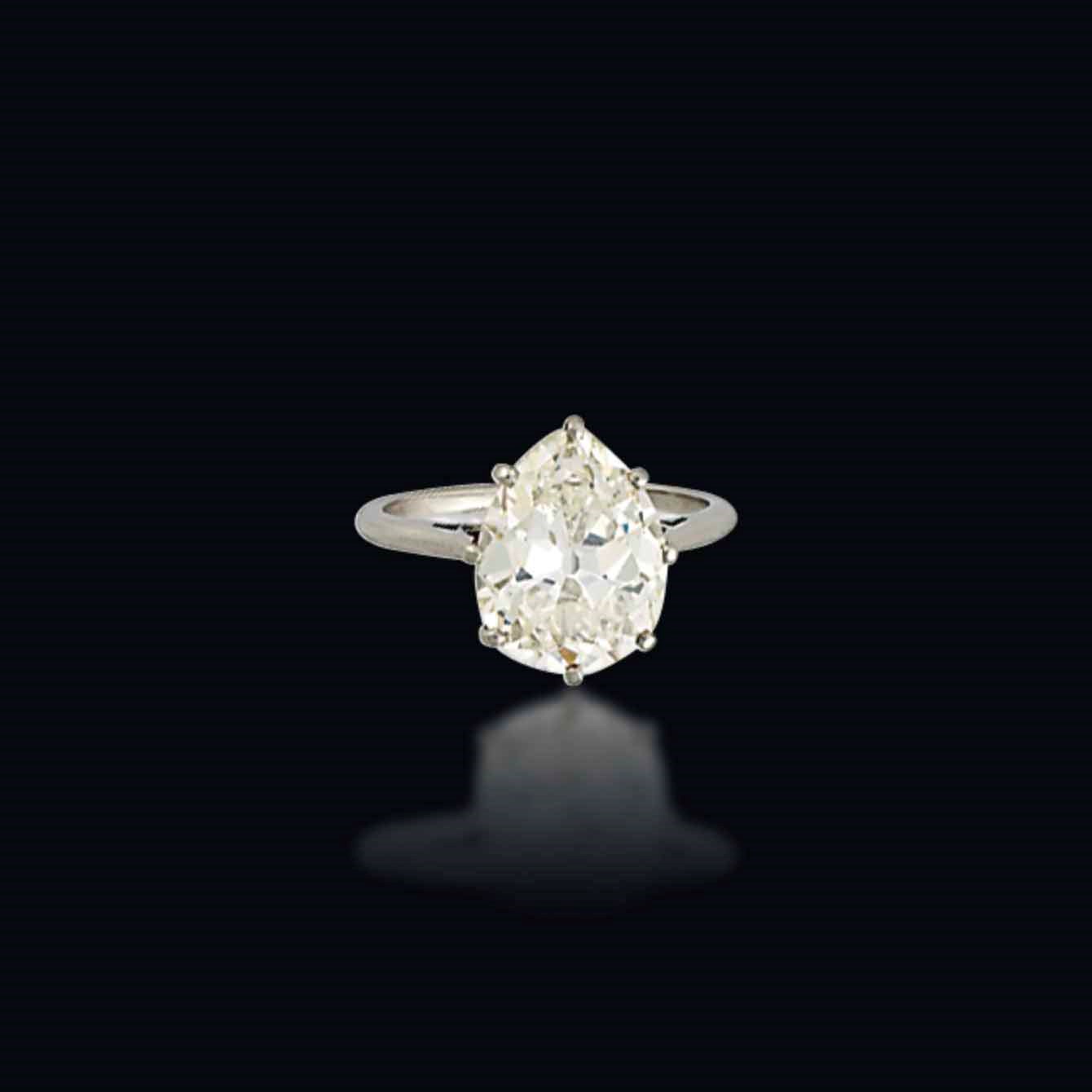 A SINGLE-STONE DIAMOND RING