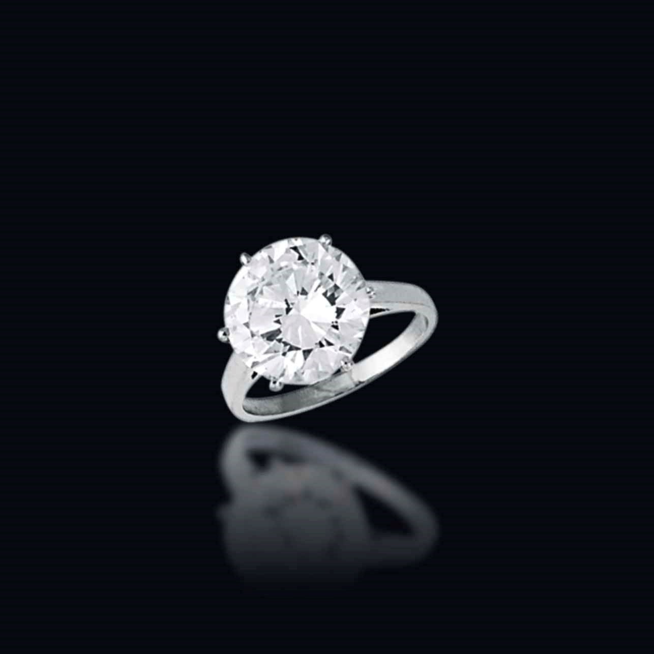 A DIAMOND SINGLE-STONE RING