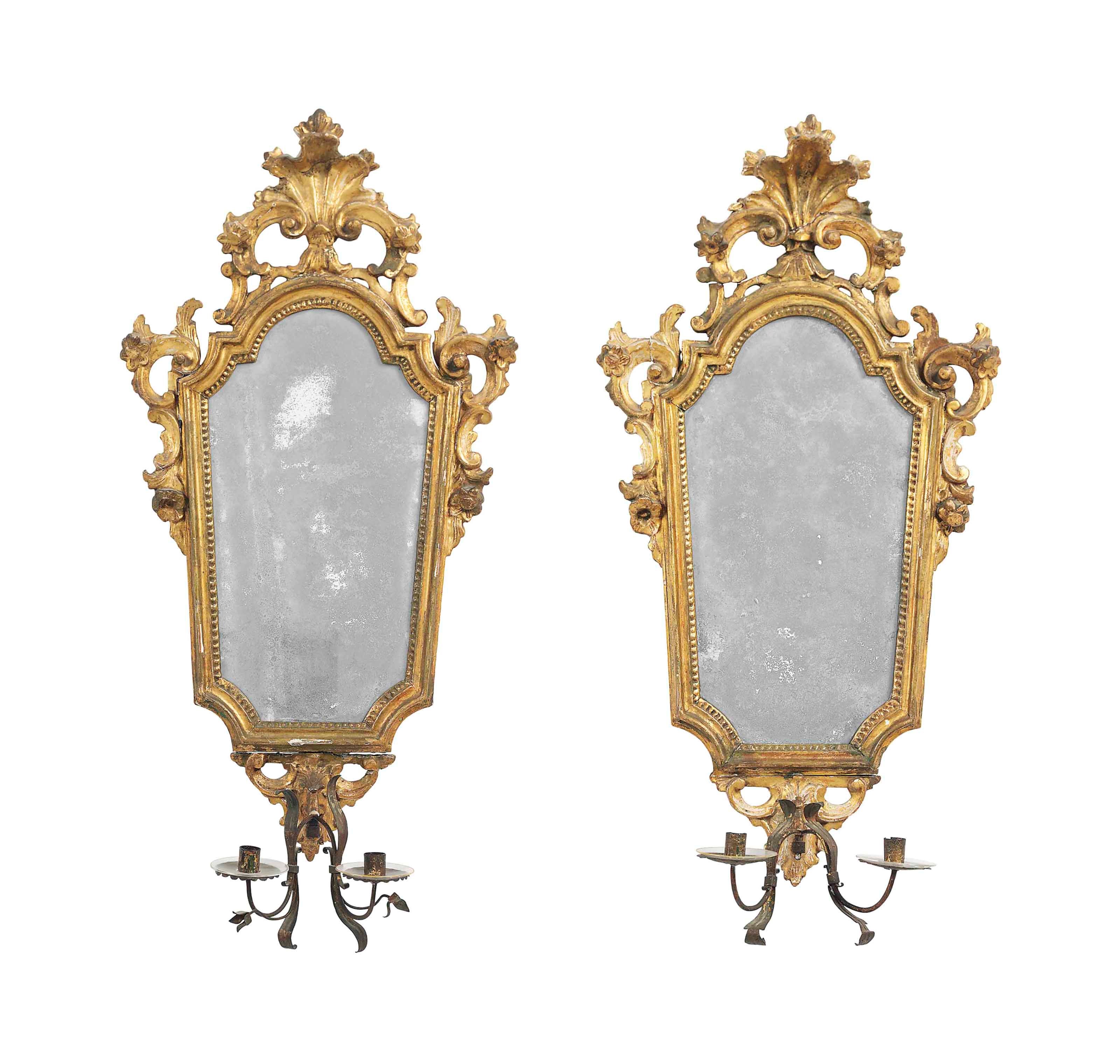 A PAIR OF VENETIAN GILTWOOD GIRANDOLES