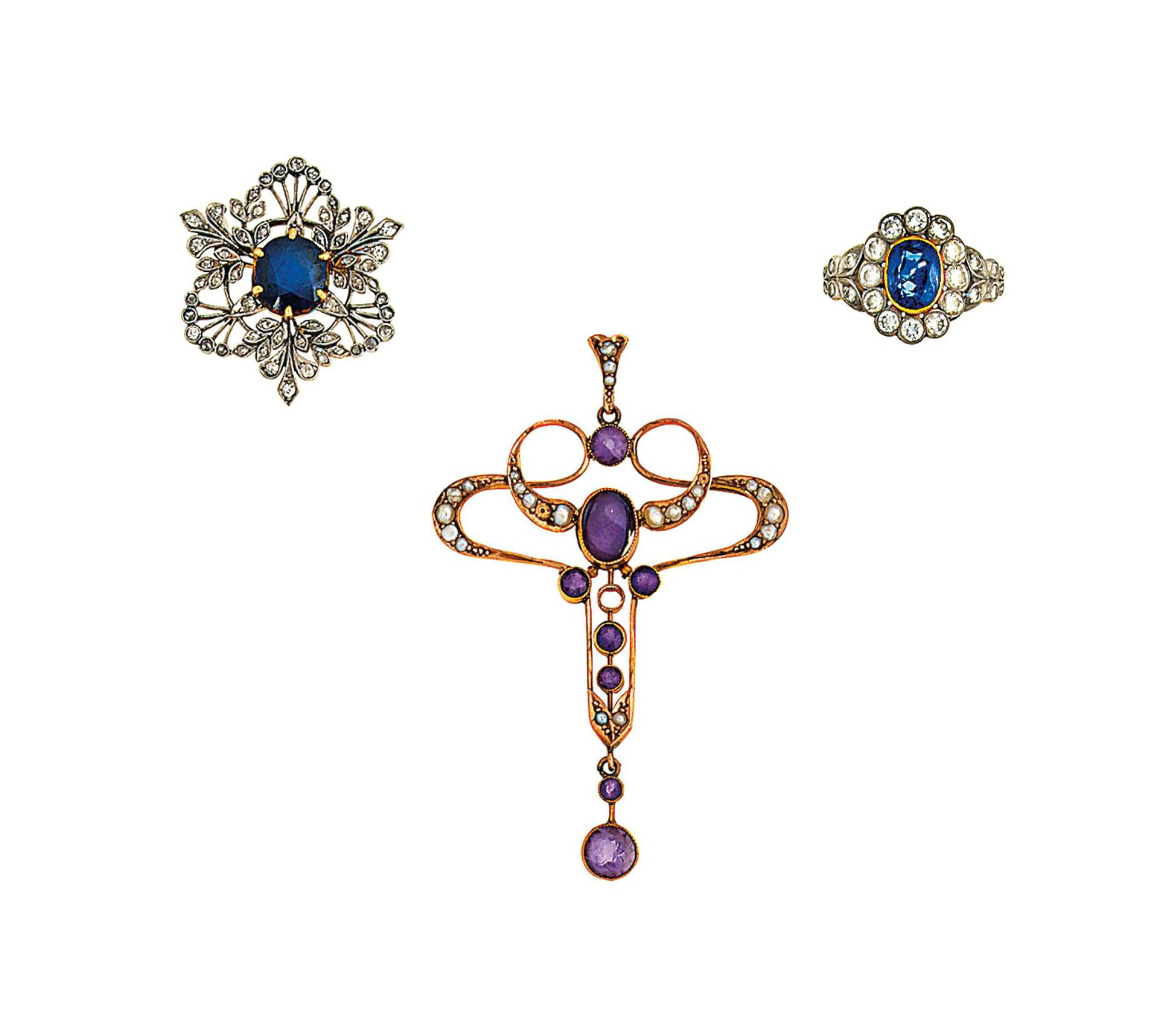 A group of jewellery