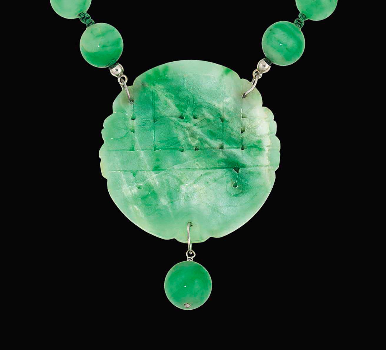 A jadeite jade necklace and bracelet