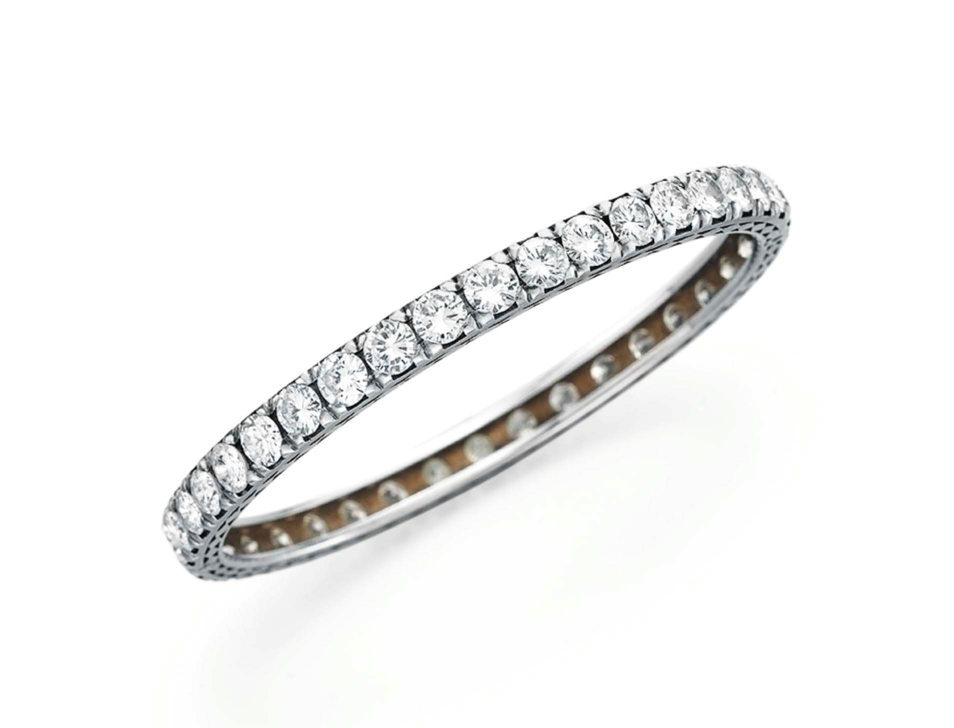 A DIAMOND BANGLE BRACELET