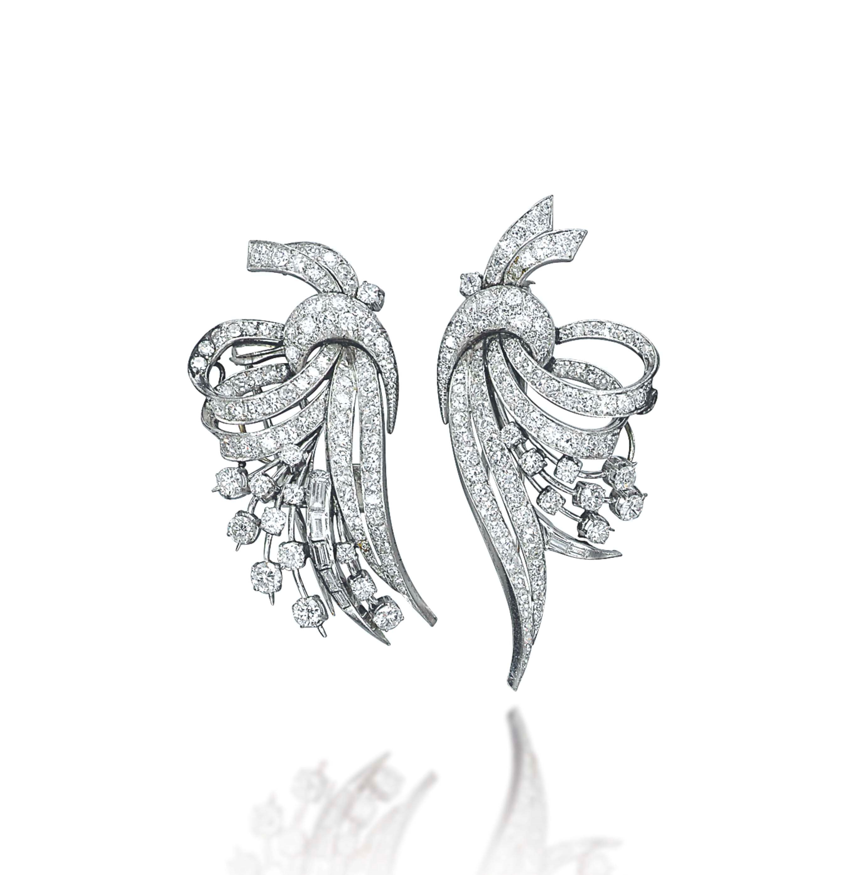 A DIAMOND DOUBLE-CLIP BROOCH