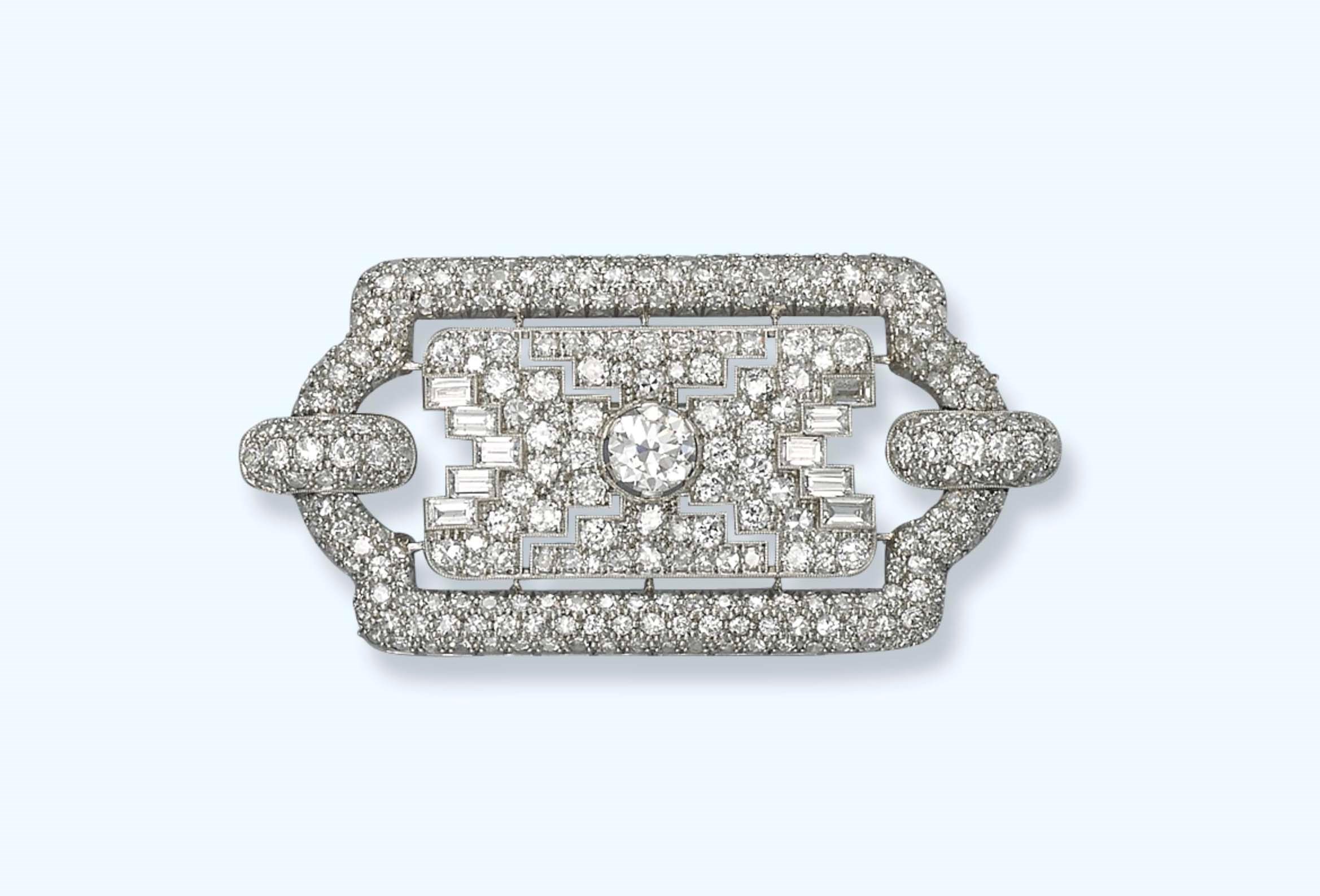 A DIAMOND BROOCH