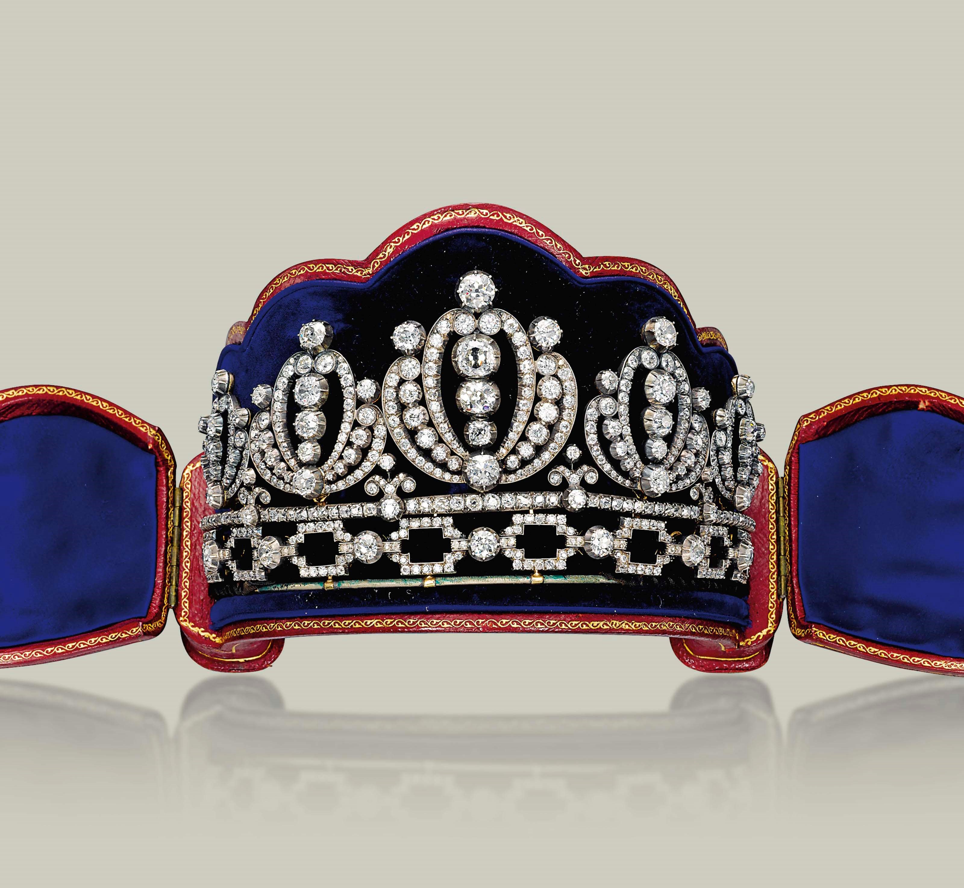 AN ANTIQUE DIAMOND TIARA