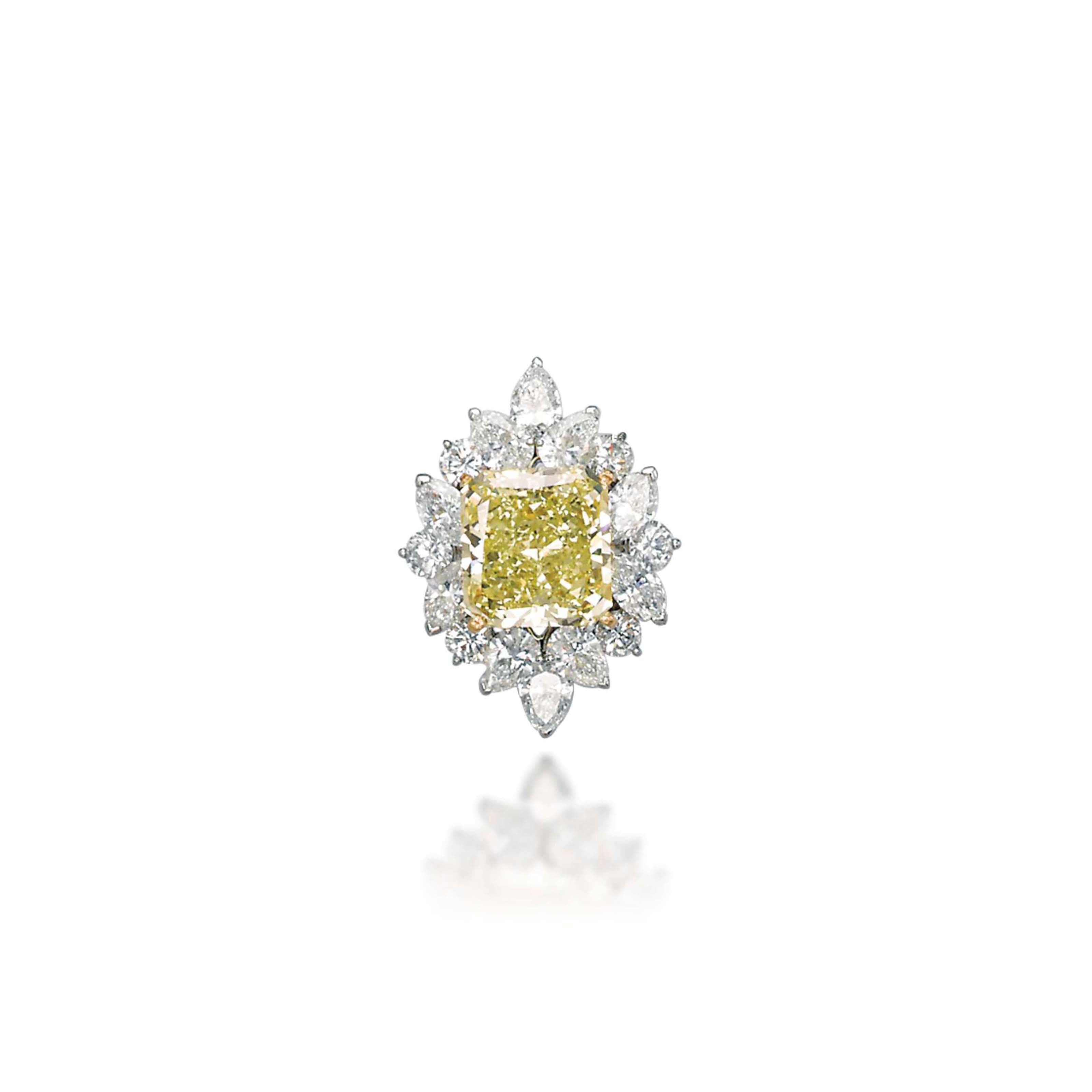 A COLOURED DIAMOND RING