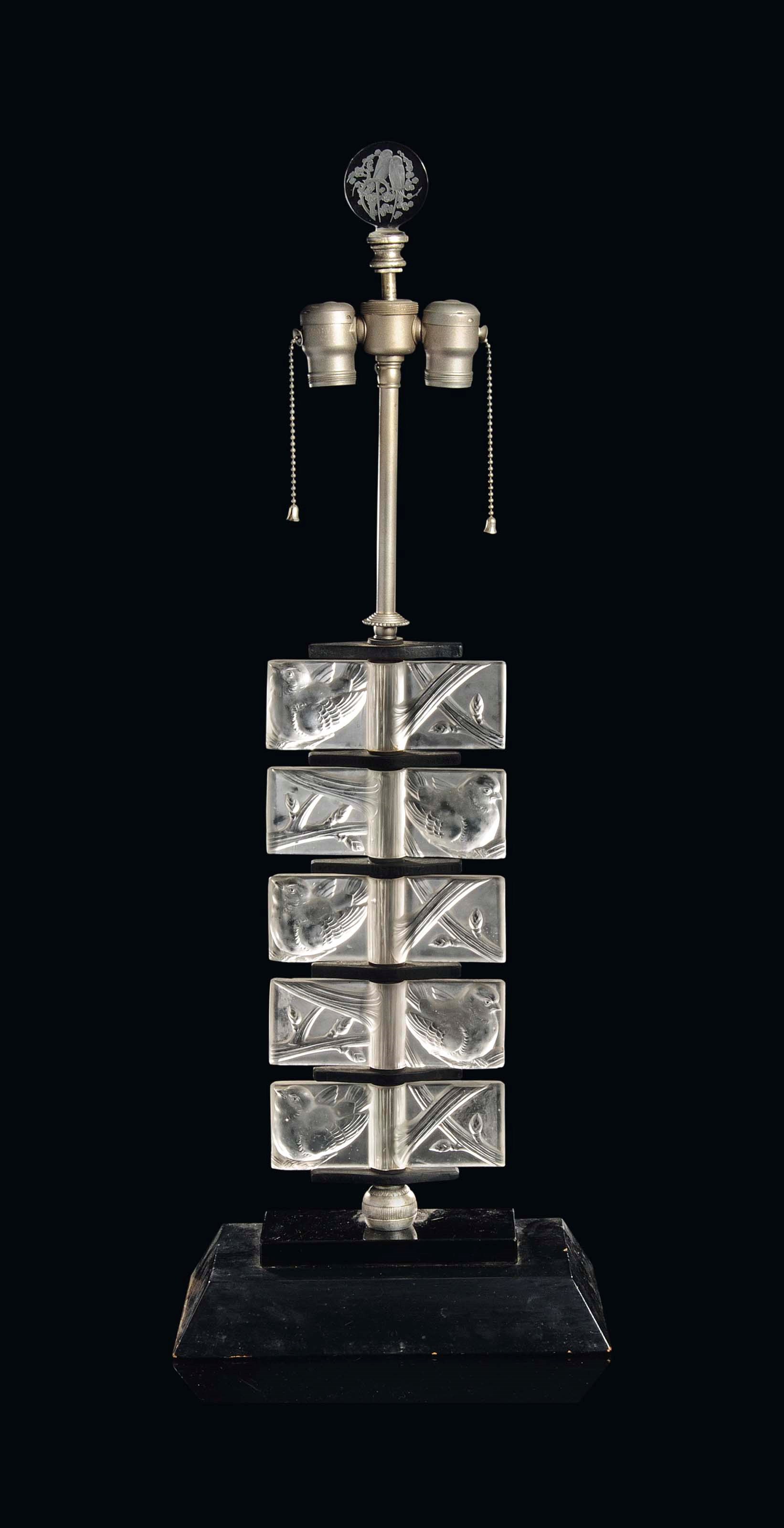 MOINEAUX TABLE LAMP