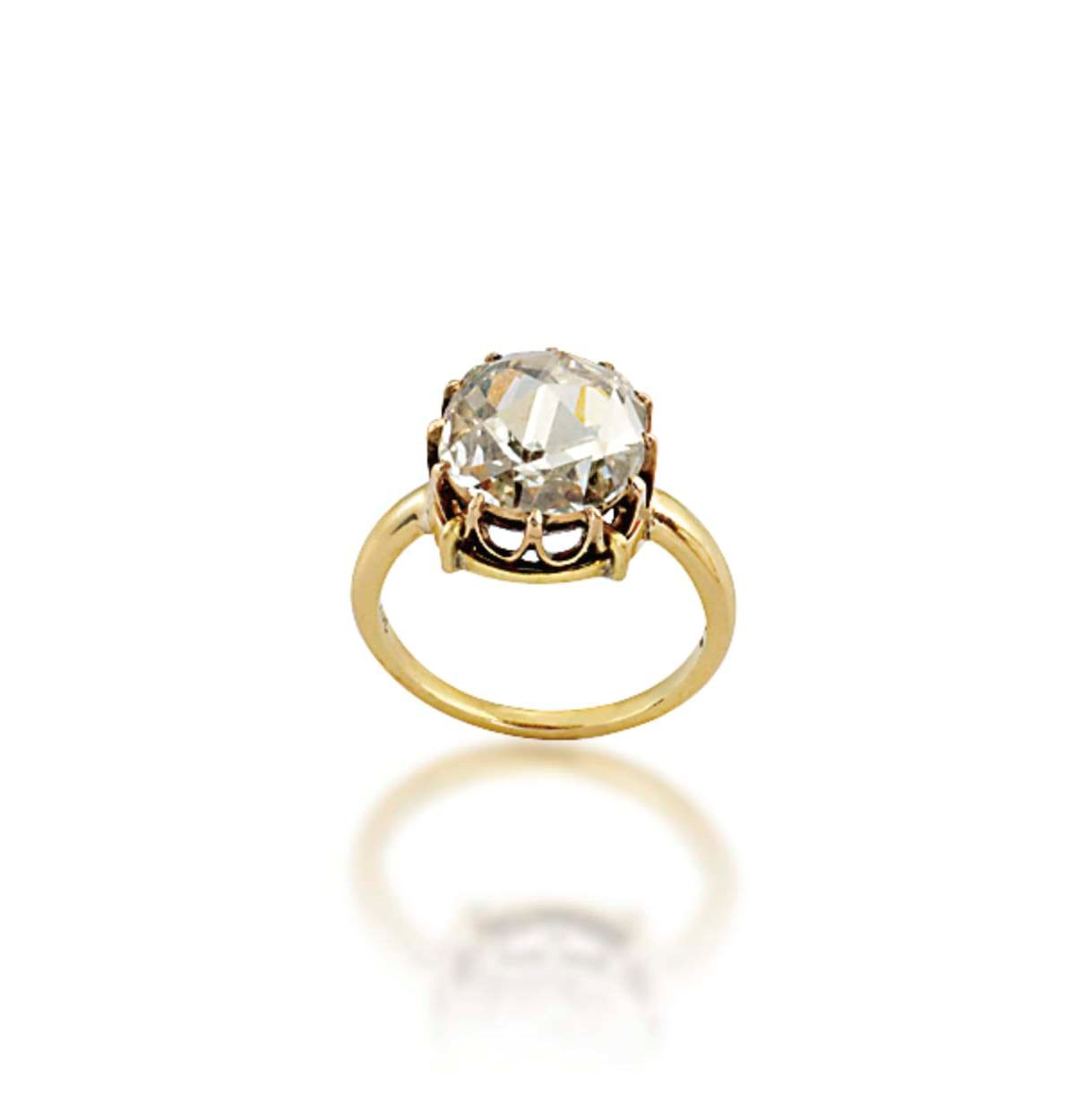 A SINGLE-STONE DIAMOND RING