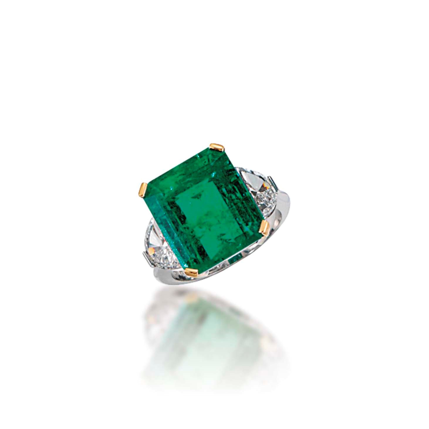 AN EMERALD AND DIAMOND RING