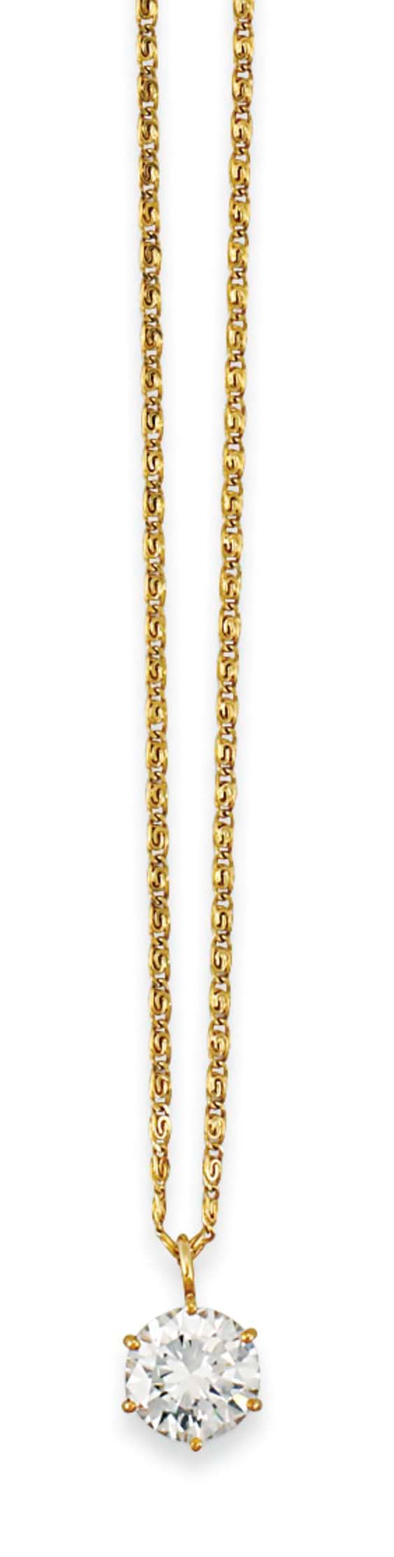 A DIAMOND PENDANT NECKLACE