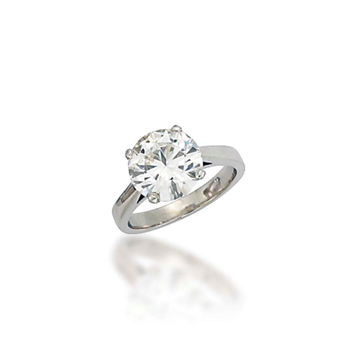 A SINGLE-STONE DIAMOND RING