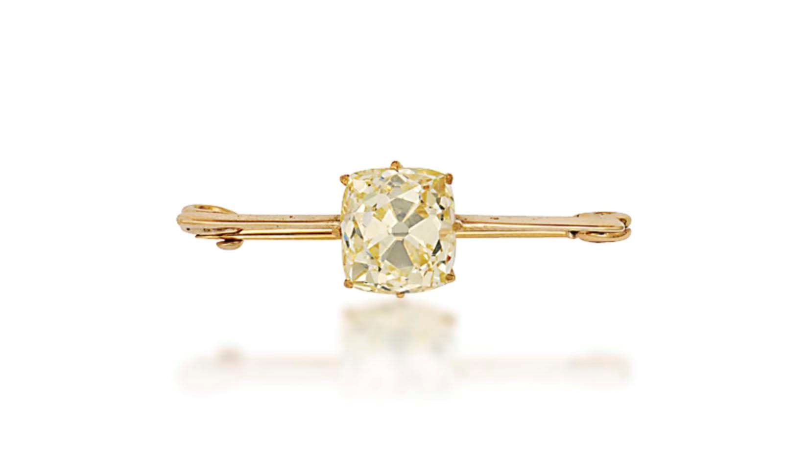 AN DIAMOND BAR BROOCH