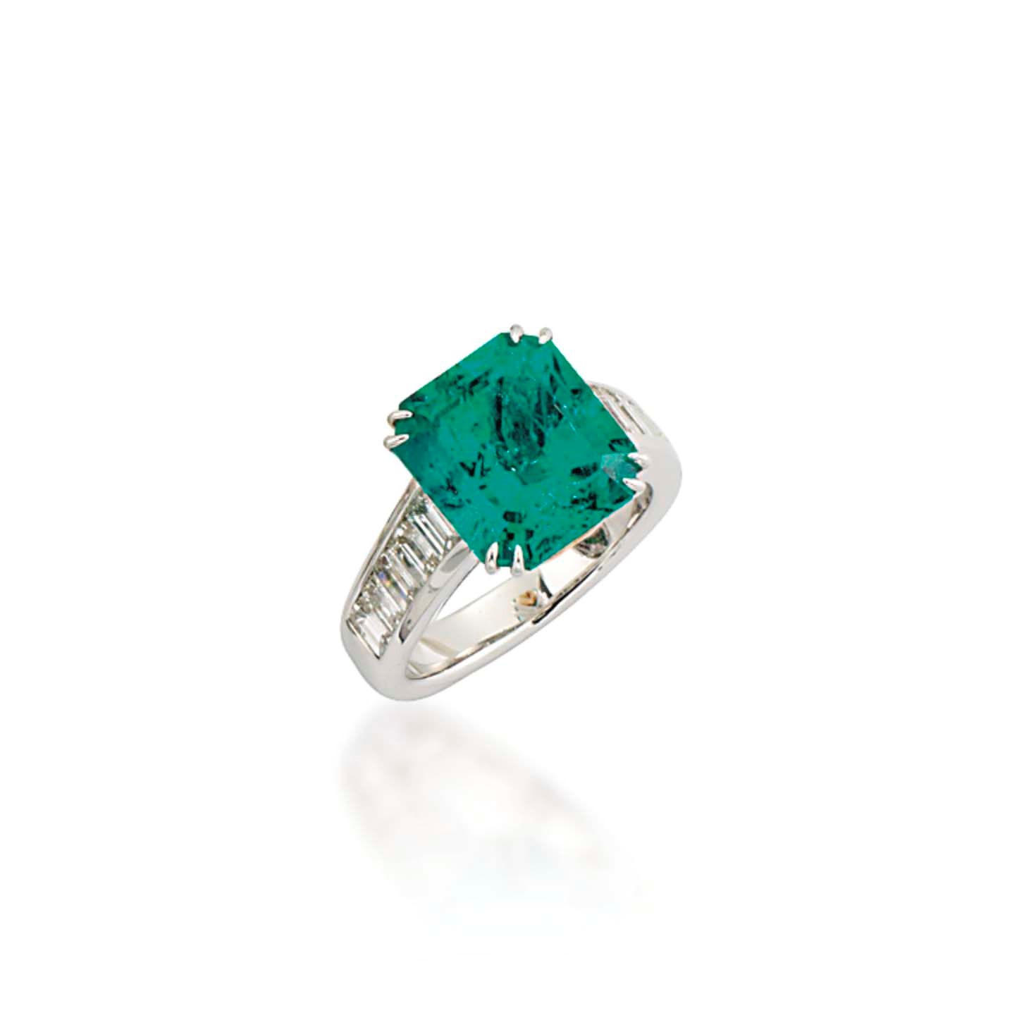 AN EMERALD AND DIAMOND RING