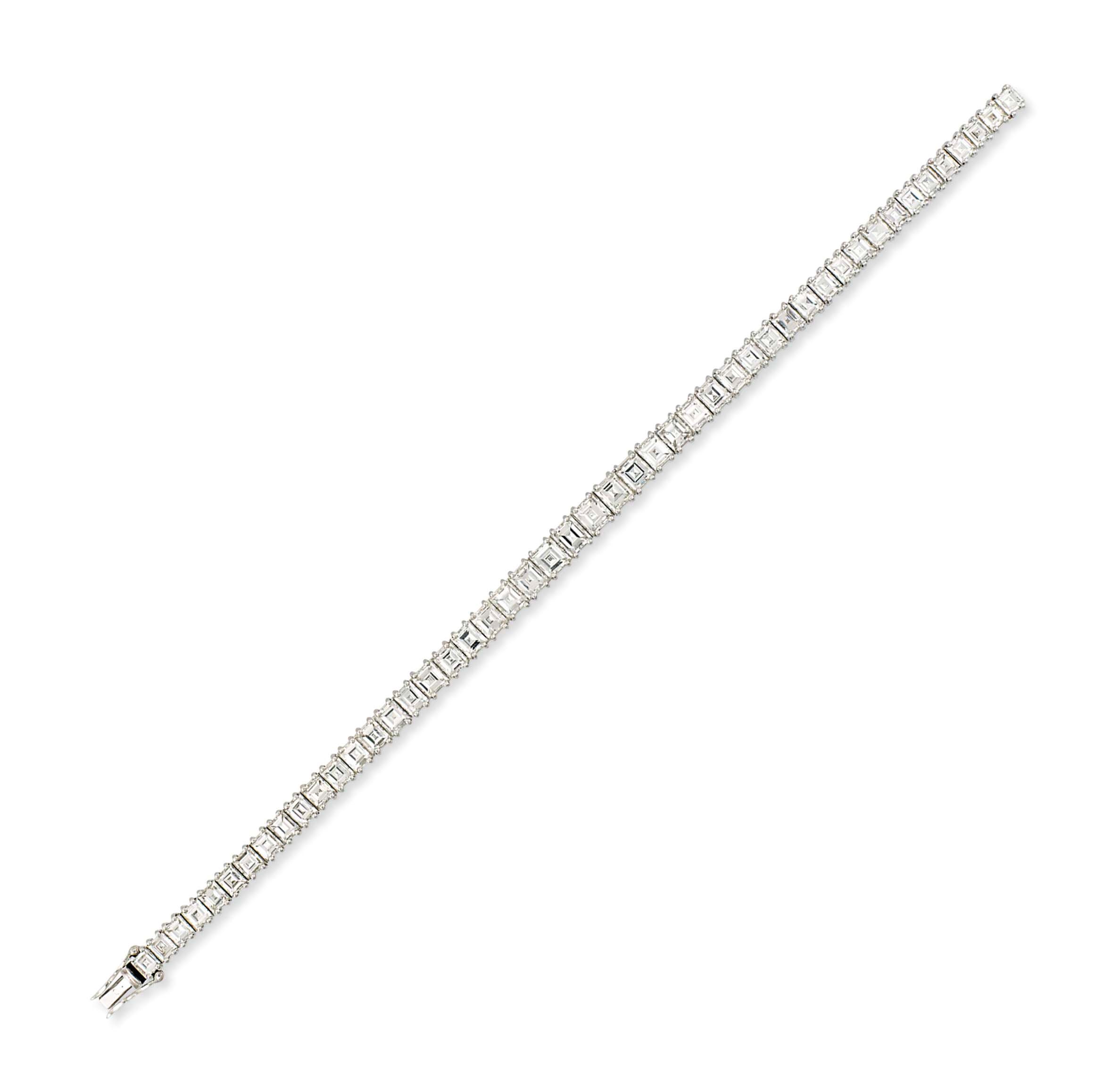 A PLATINUM DIAMOND BRACELET