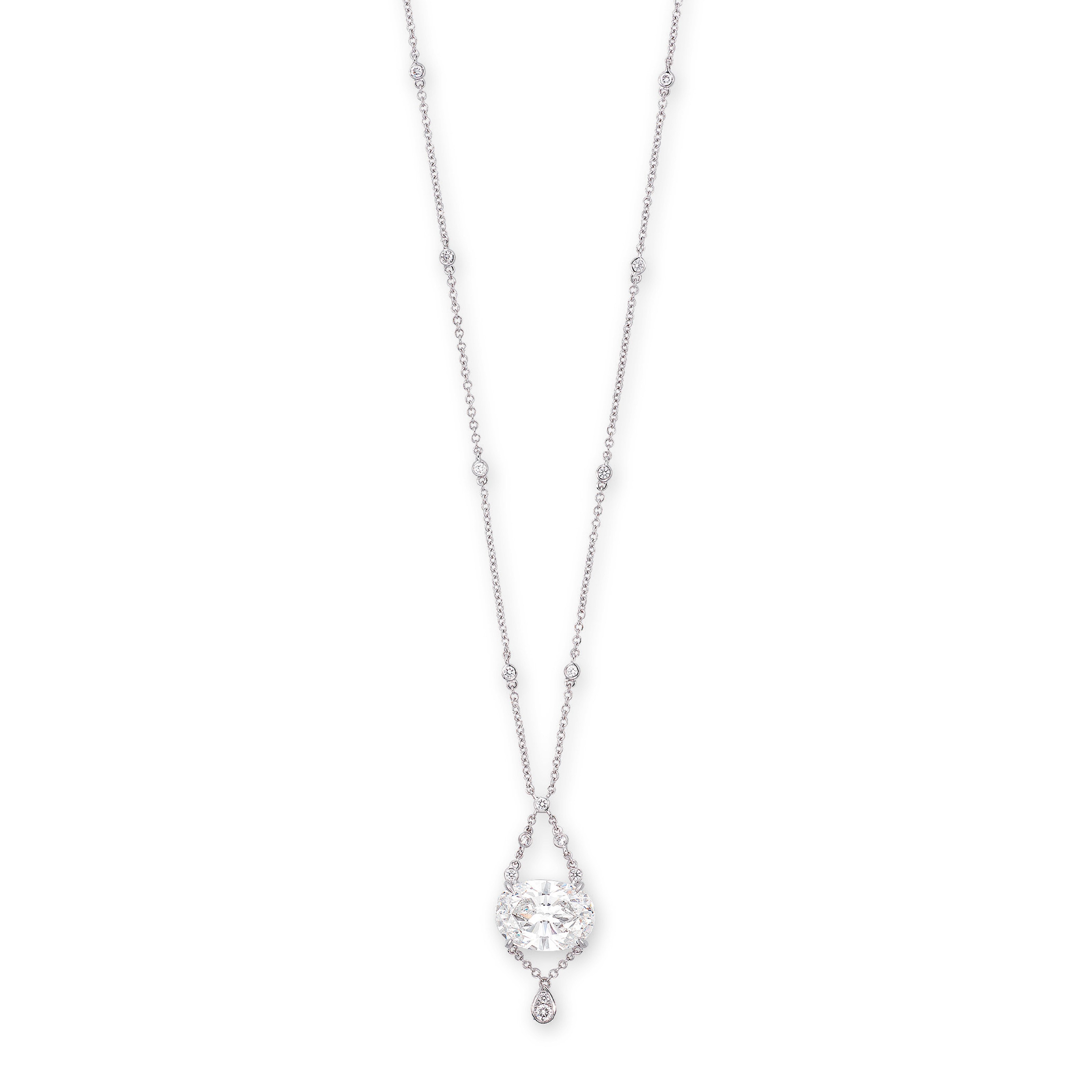 A DIAMOND PENDENT NECKLACE