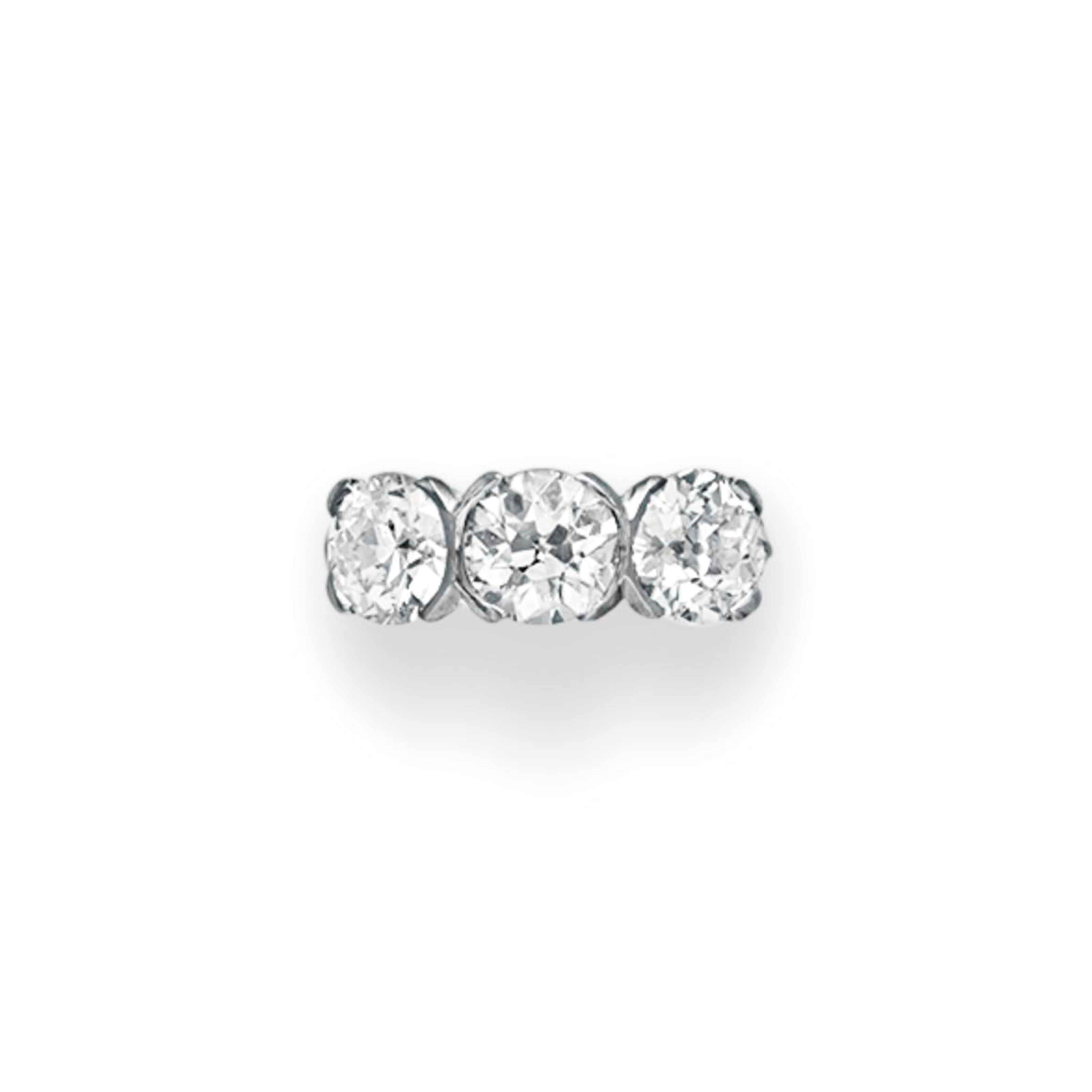 A THREE-STONE DIAMOND RING
