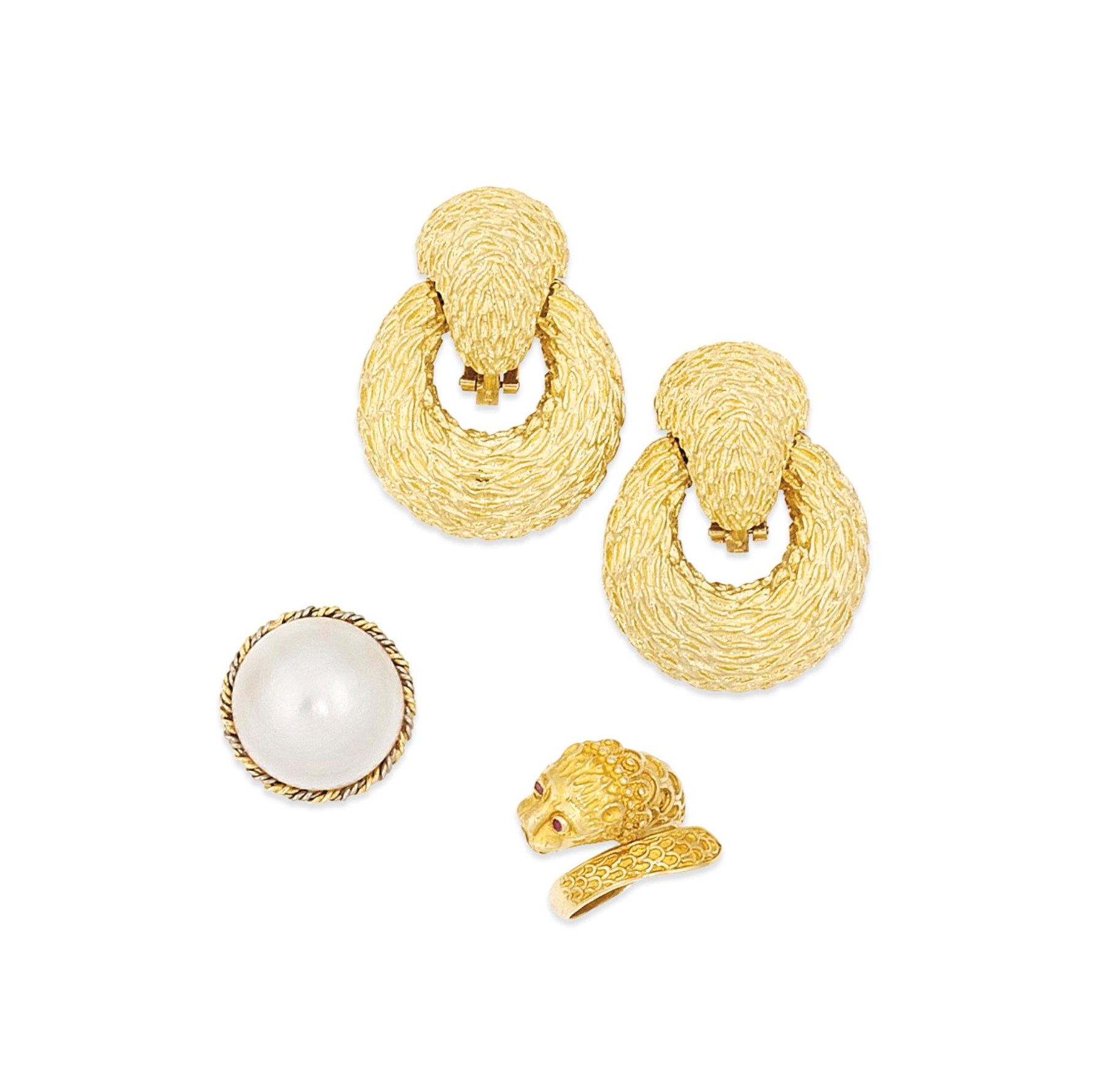 A group of jewellery