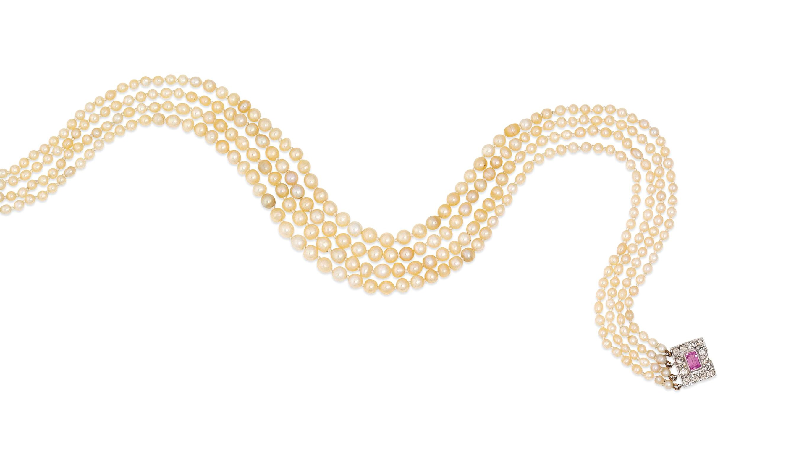 A natural pearl necklace