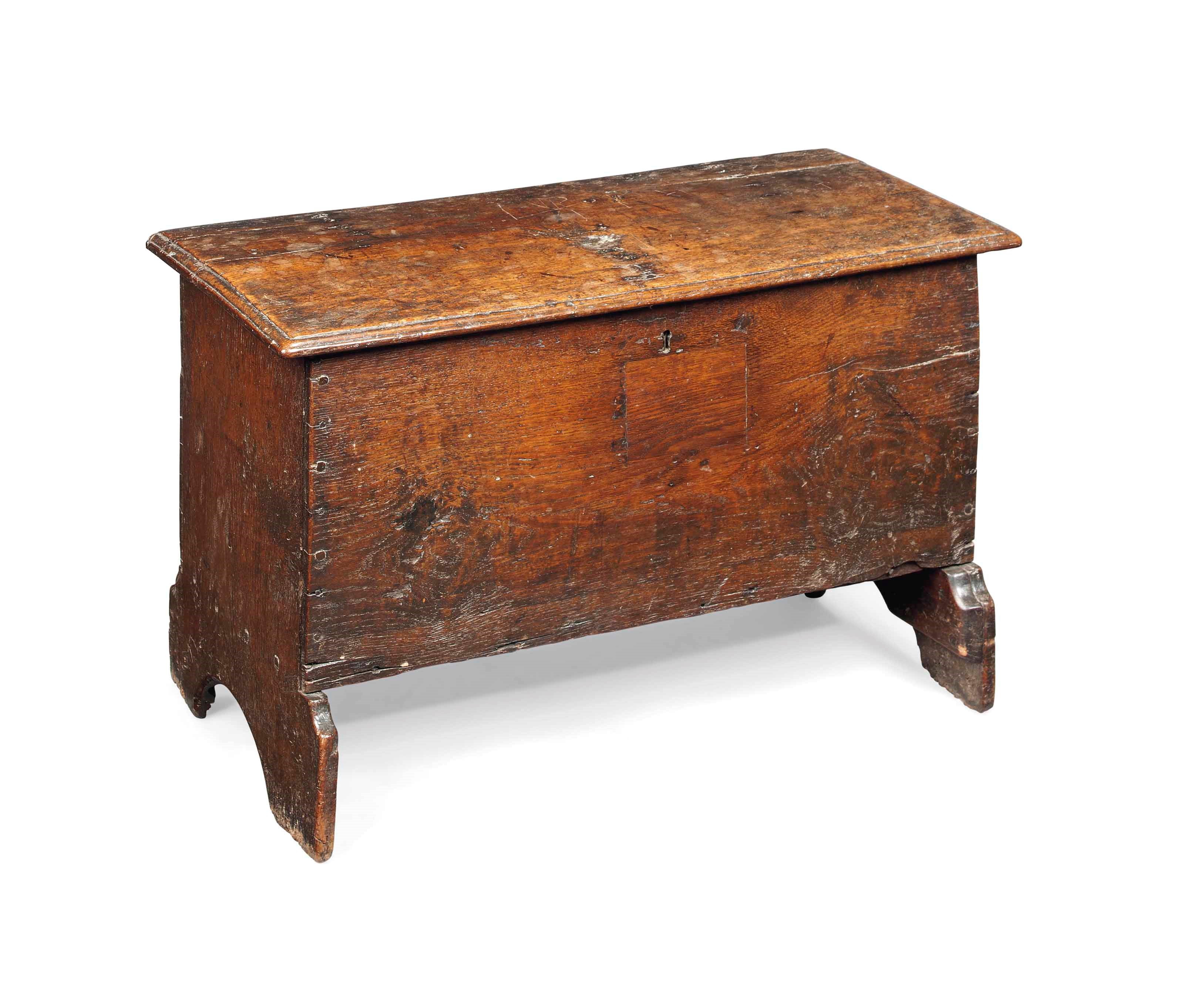 A SMALL ELIZABETHAN OAK PLANK CHEST
