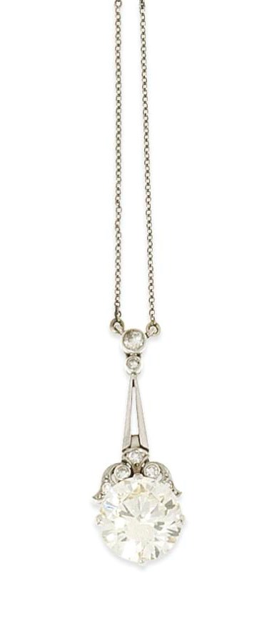 A diamond pendant necklace