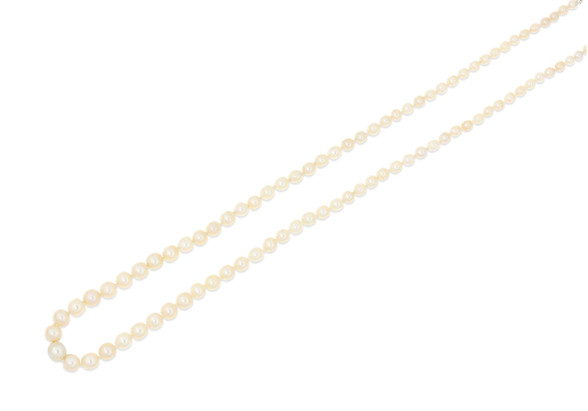 A natural pearl necklace