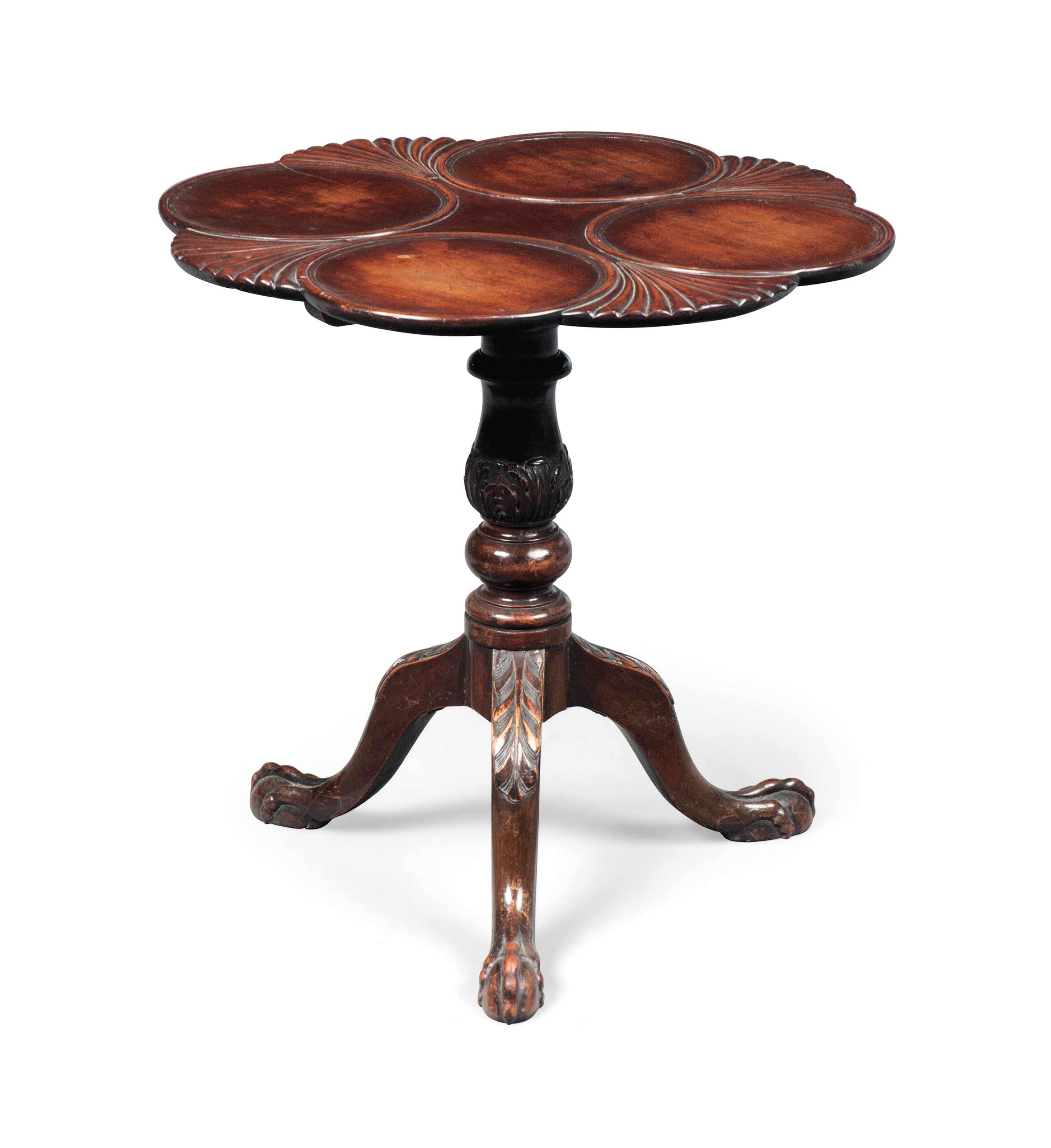 A VICTORIAN MAHOGANY TRIPOD TABLE