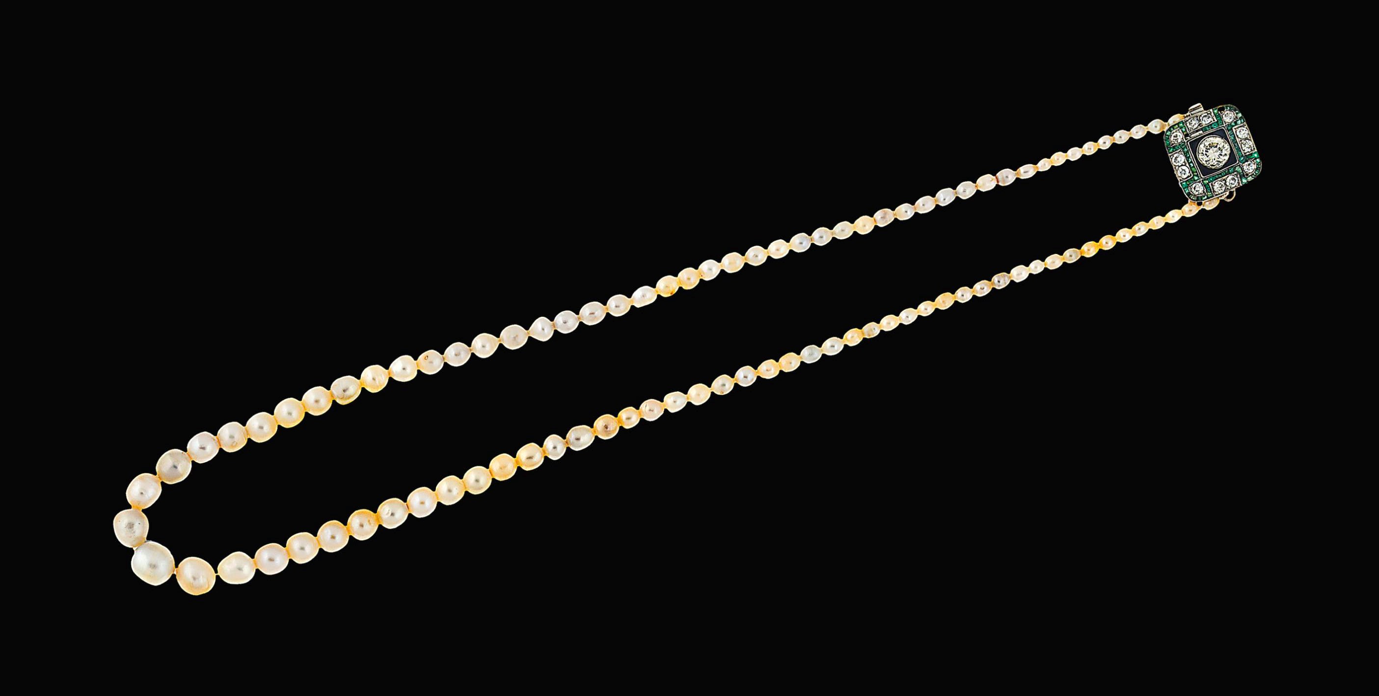 A natural pearl necklace