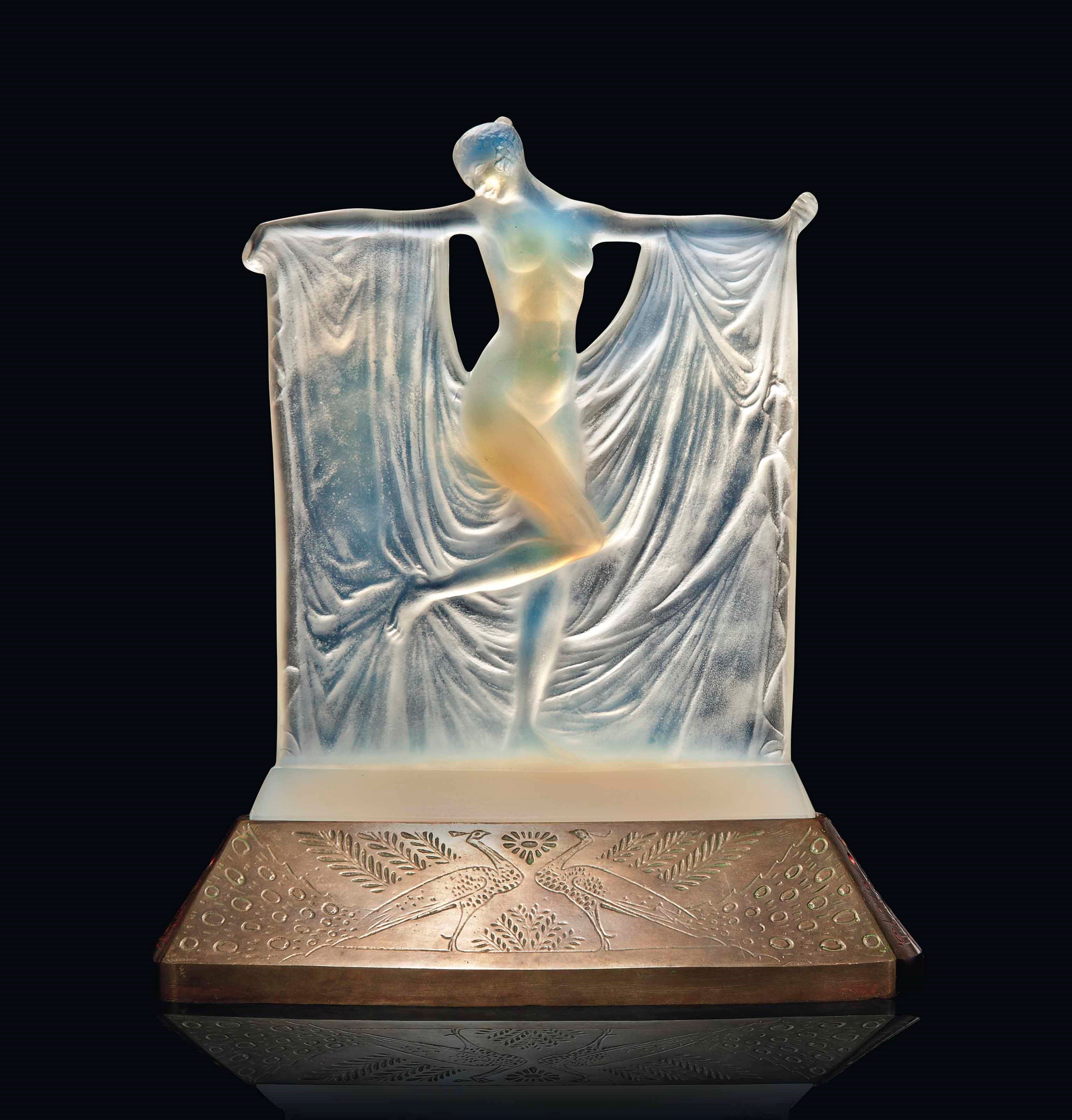 SUZANNE STATUETTE, NO. 833