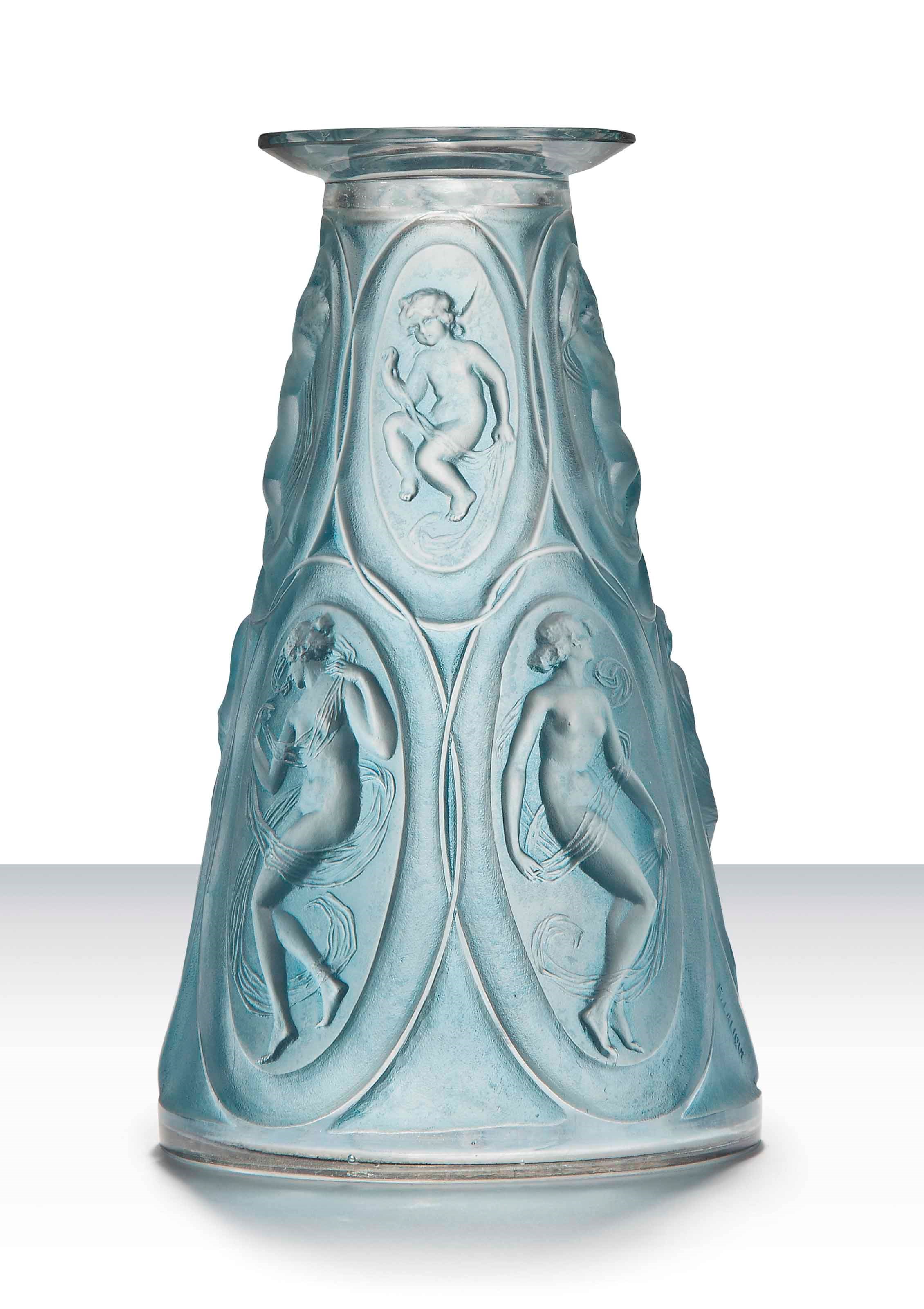 CAMÉES VASE, NO. 891