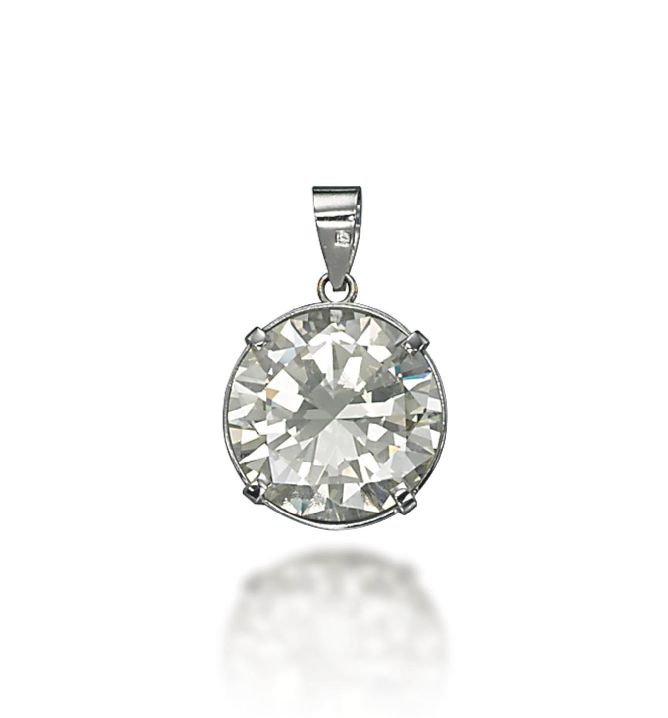 A DIAMOND PENDANT