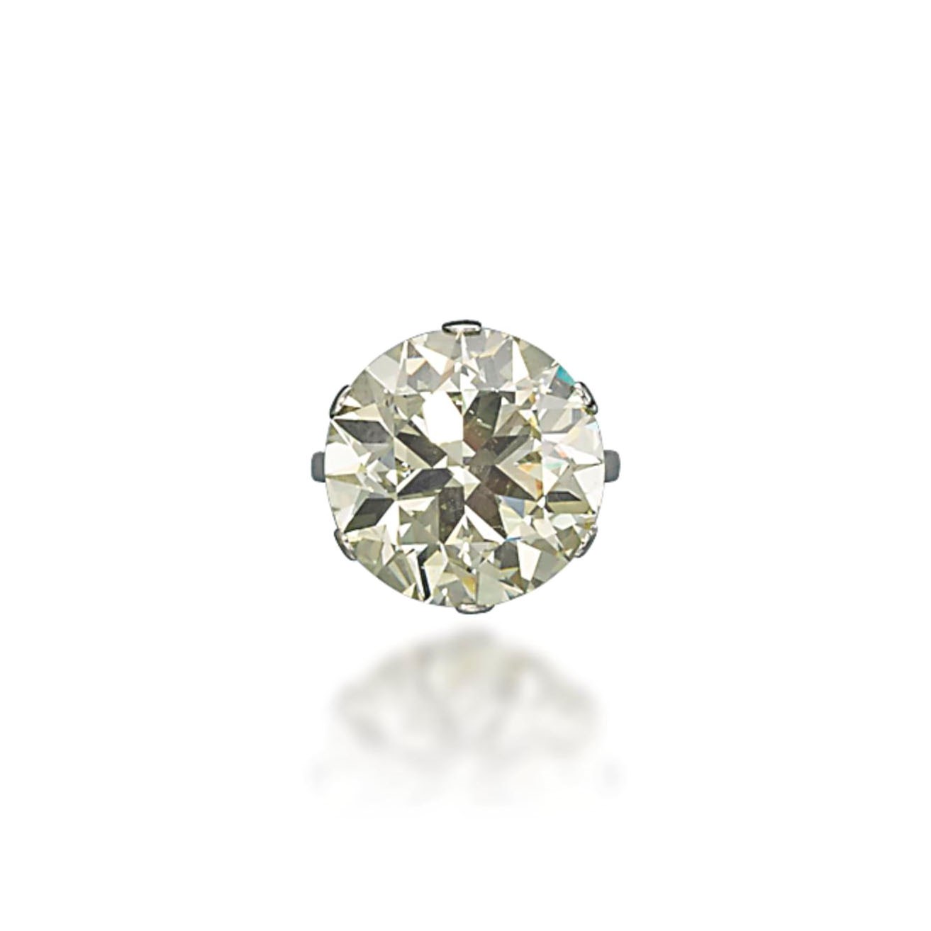 A COLOURED DIAMOND RING