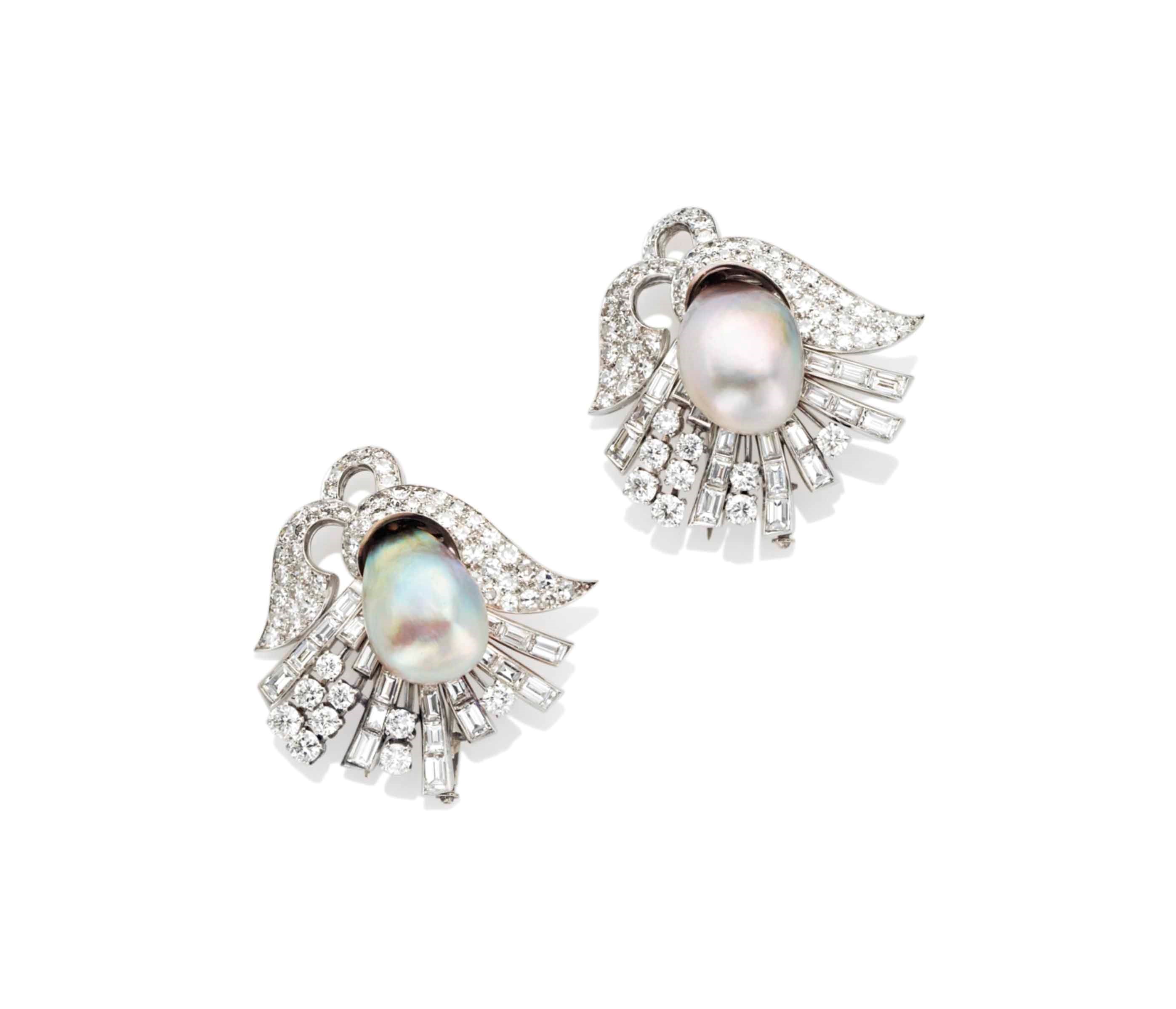 PAIRE DE CLIPS PERLES FINES ET DIAMANTS