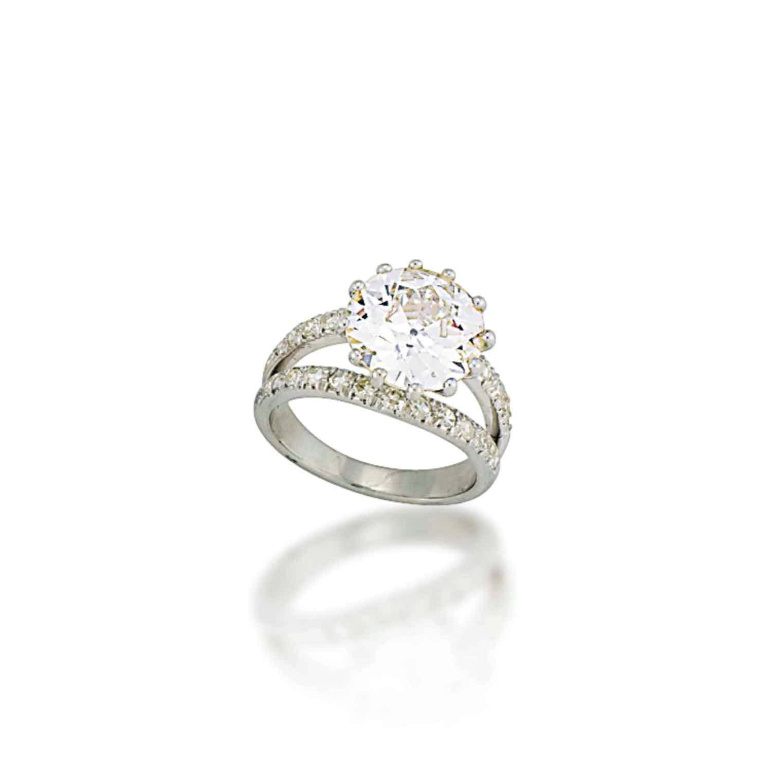 A SINGLE-STONE DIAMOND RING
